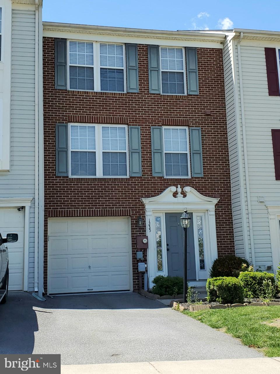 LAKELAND PLACE - Residential