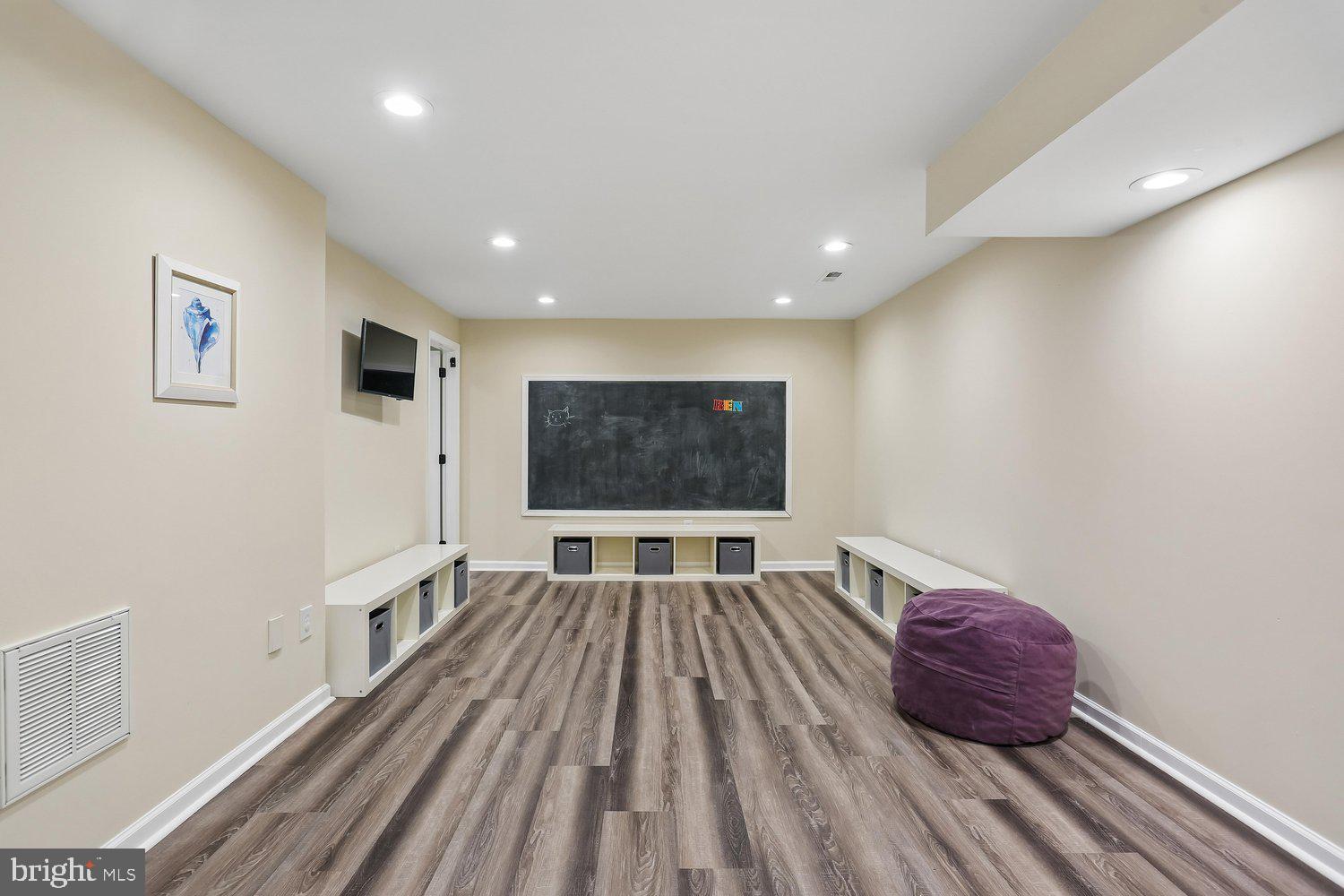 BURNHAM HILLS - Residential