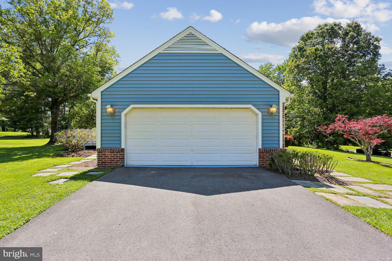 BURNHAM HILLS - Residential