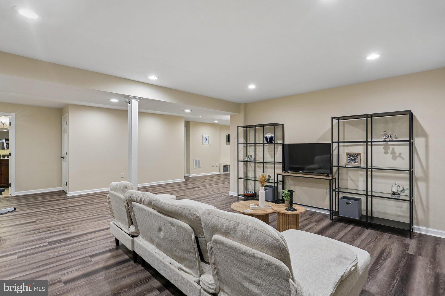 BURNHAM HILLS - Residential