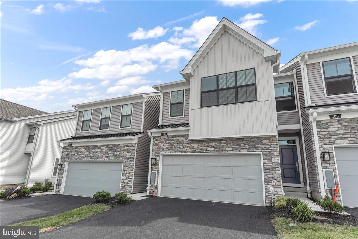 Available for immediate occupancy, like new 3 bedroom, 2.5 bathroom interior townhome in sought after Franklin Station, award-winning Rose Tree Media school district! From the foyer, you're greeted with an open concept living space including great room, dining area and fabulous upgraded kitchen! A chef's delight, the kitchen includes an oversized island with seating for four, gas range, stainless energy-efficient appliances and spacious pantry. Sliders adjoin the dining area to the composite deck, a perfect setting for outdoor dining and relaxation. There is a powder room tucked away behind the staircase as well as convenient garage access. Upstairs, the expanded primary ensuite is a private oasis, the perfect retreat after a long day. There are two additional spacious bedrooms, hall bath and laundry room.  Onsite amenities include clubhouse with gathering room, fitness center, outdoor pool and firepit.   Conveniently located in walking distance to Franklin train station with an easy commute to Center City Philadelphia. Minutes from Media Borough, known for dining under the stars, boutiques and Rose Tree County Park. Granite Run mall is minutes away as are Ridley Creek State Park, Linvilla Orchards, Tyler Arboretum and more! Property is available occupancy. No pets, no exceptions!