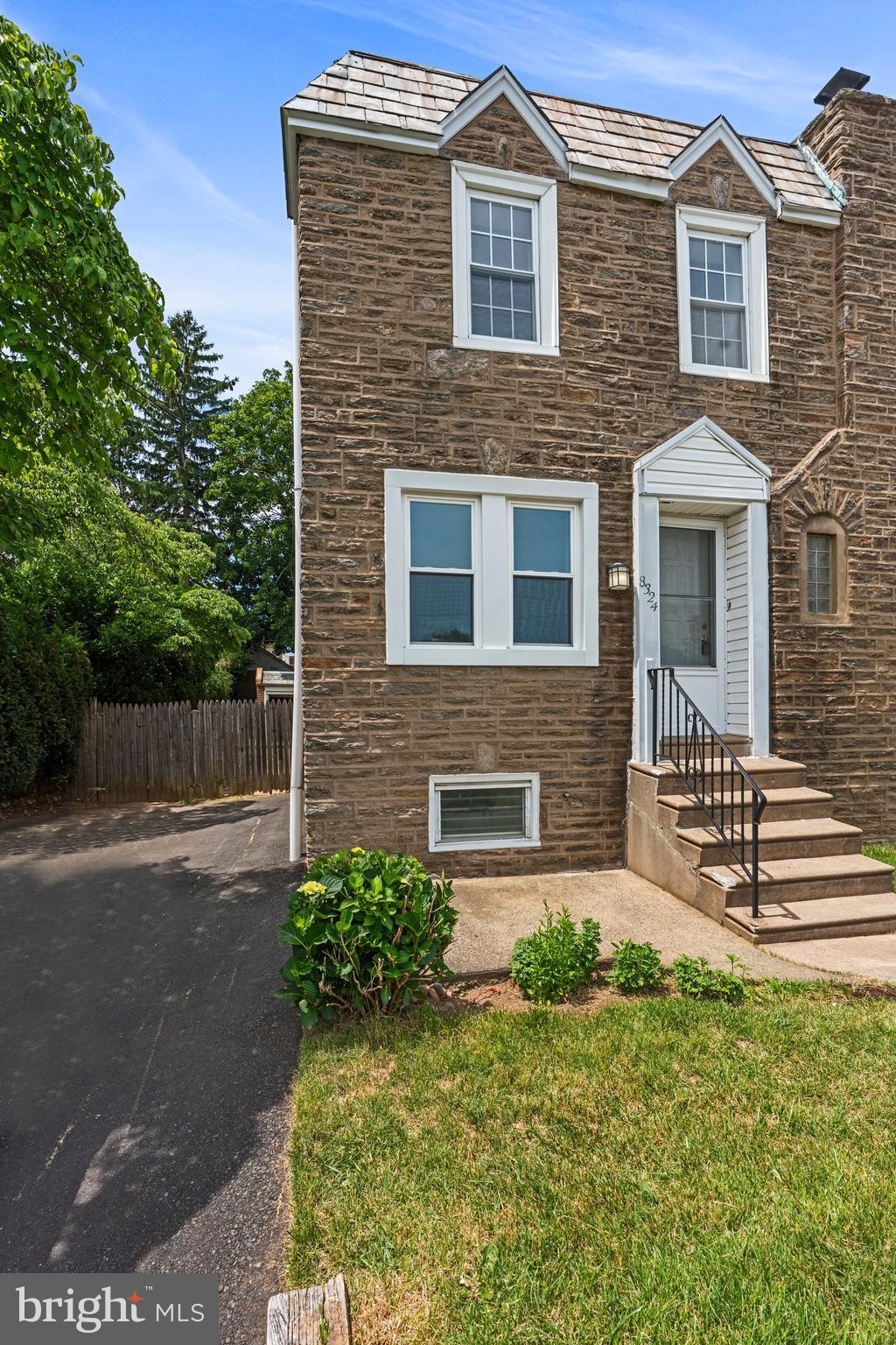 FOX CHASE - Residential