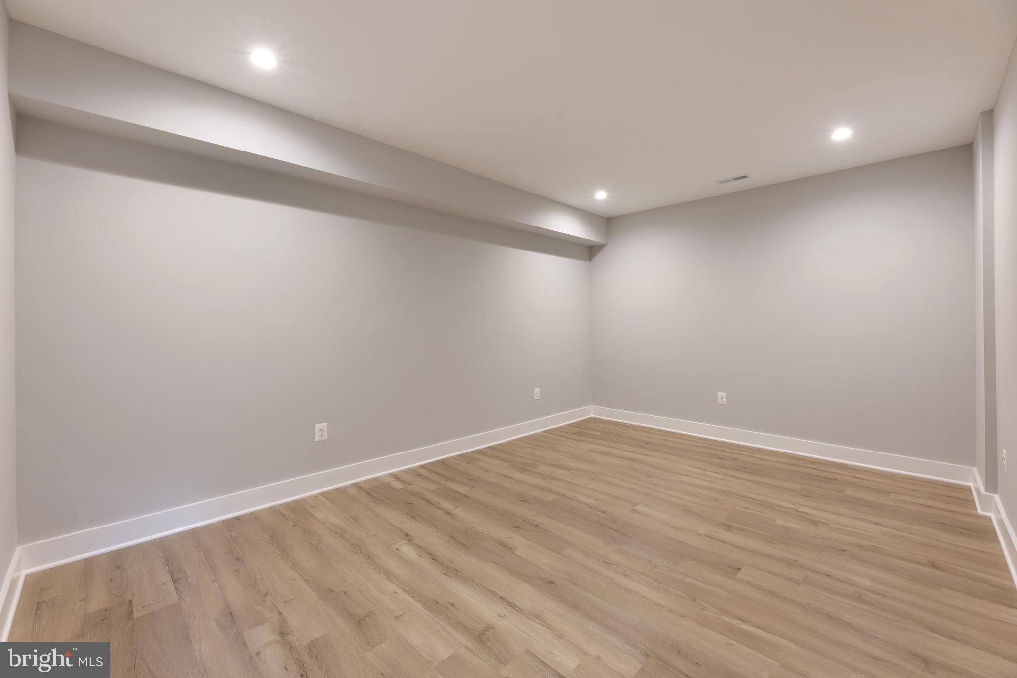 VIENNA WOODS - Residential