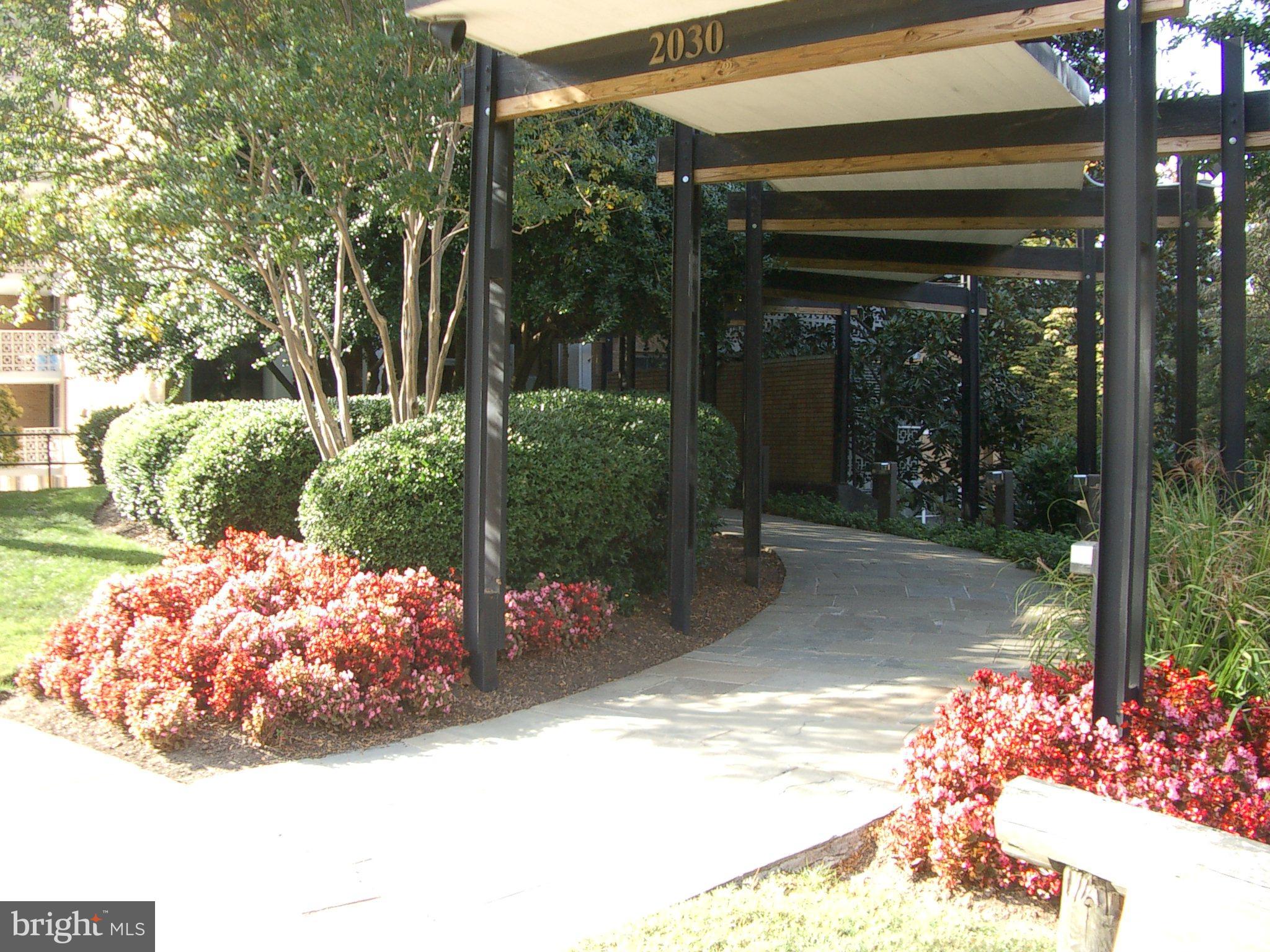 CIRCLE CONDOMINIUMS - Residential