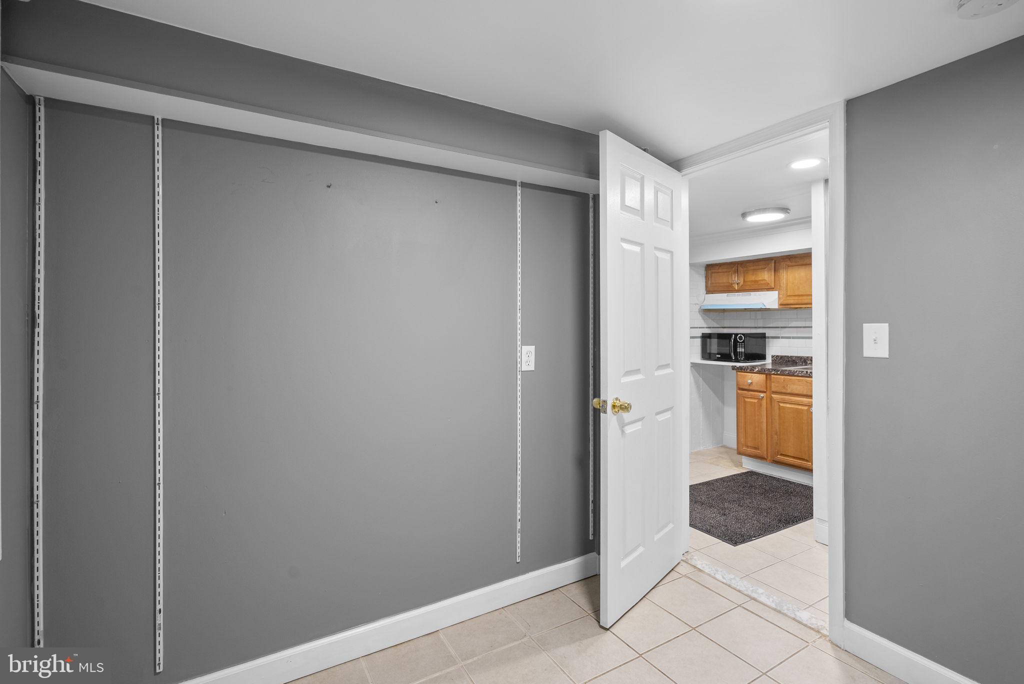 CONNECTICUT AVENUE ESTATES - Residential Income