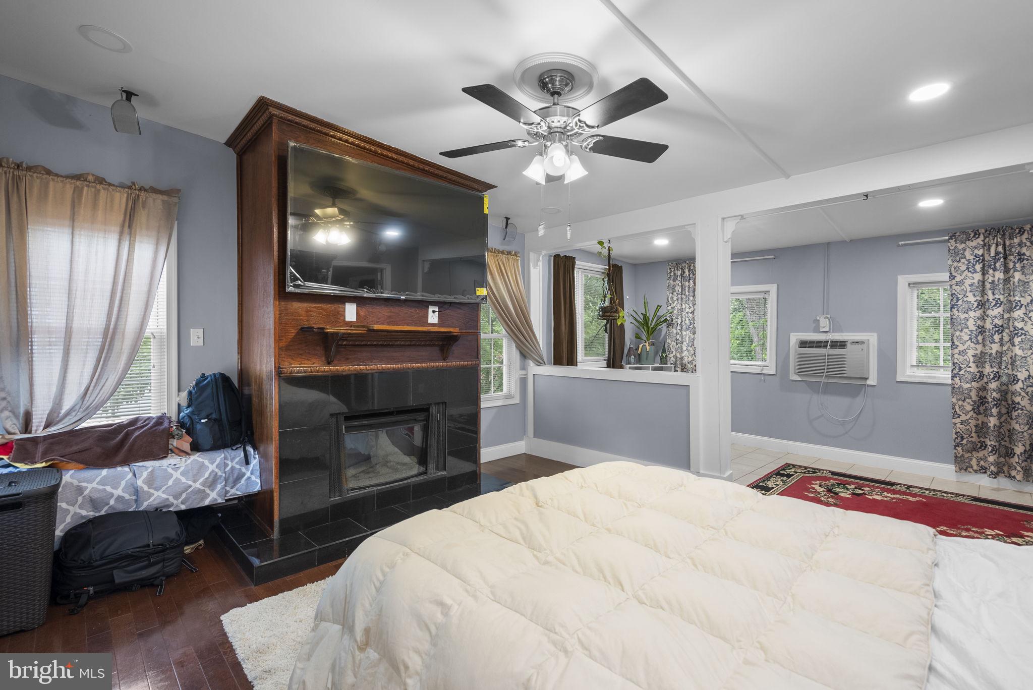 CONNECTICUT AVENUE ESTATES - Residential Income