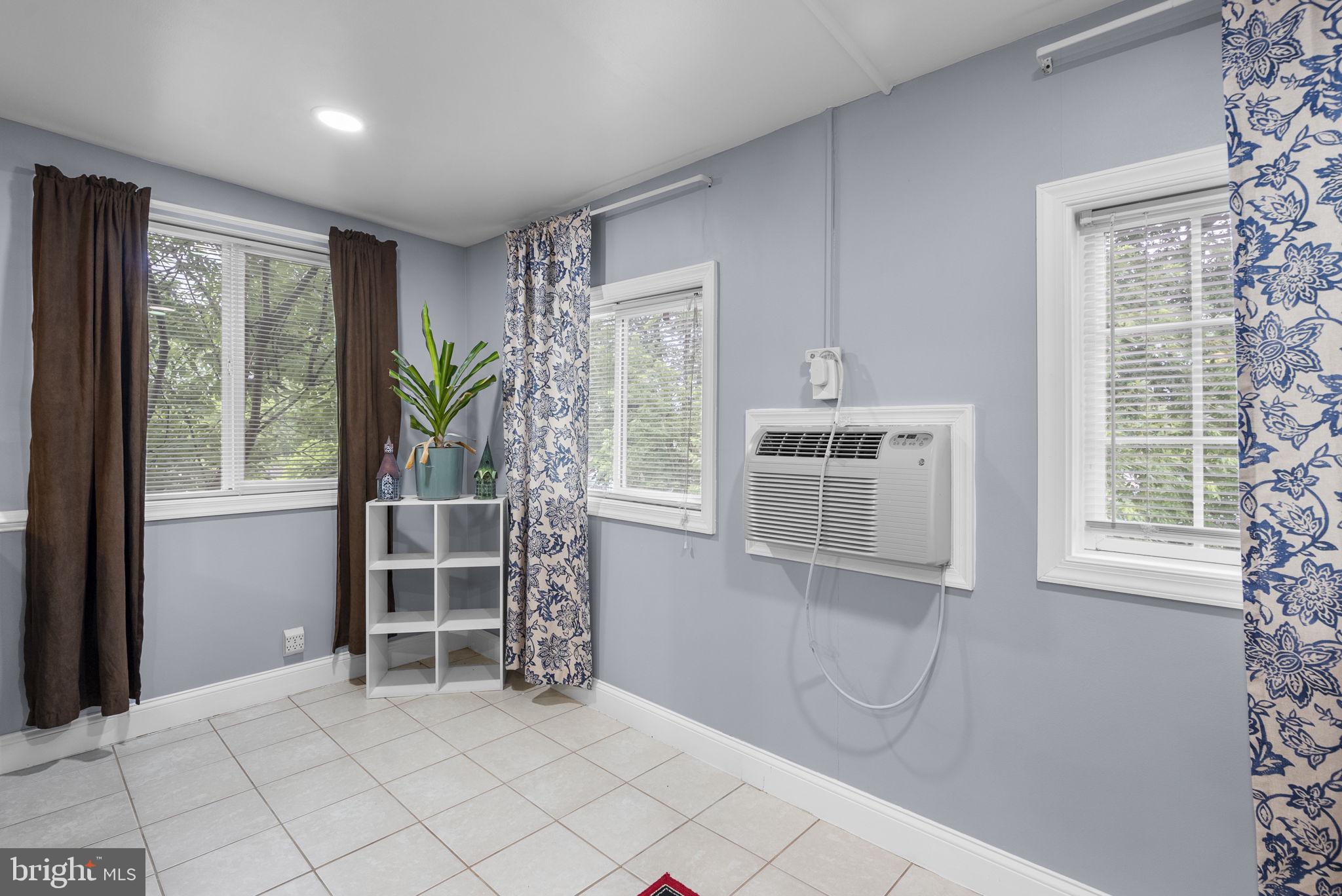 CONNECTICUT AVENUE ESTATES - Residential Income