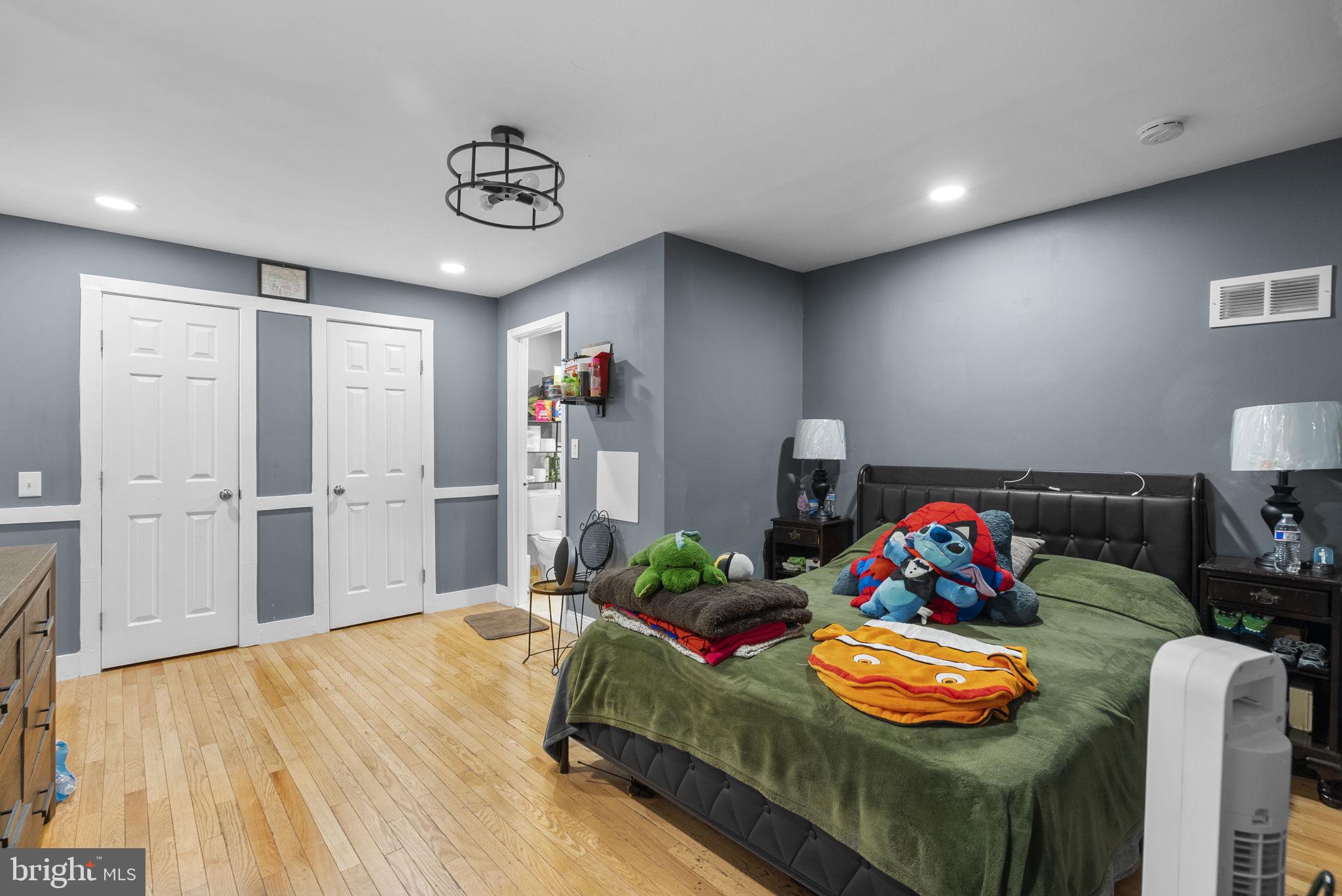 CONNECTICUT AVENUE ESTATES - Residential Income