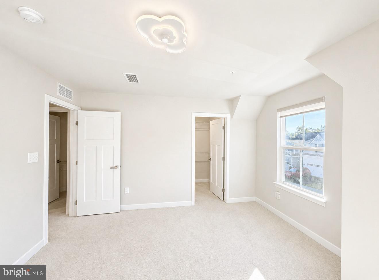 JAMES RUN CARRIAGE HOMES - Residential