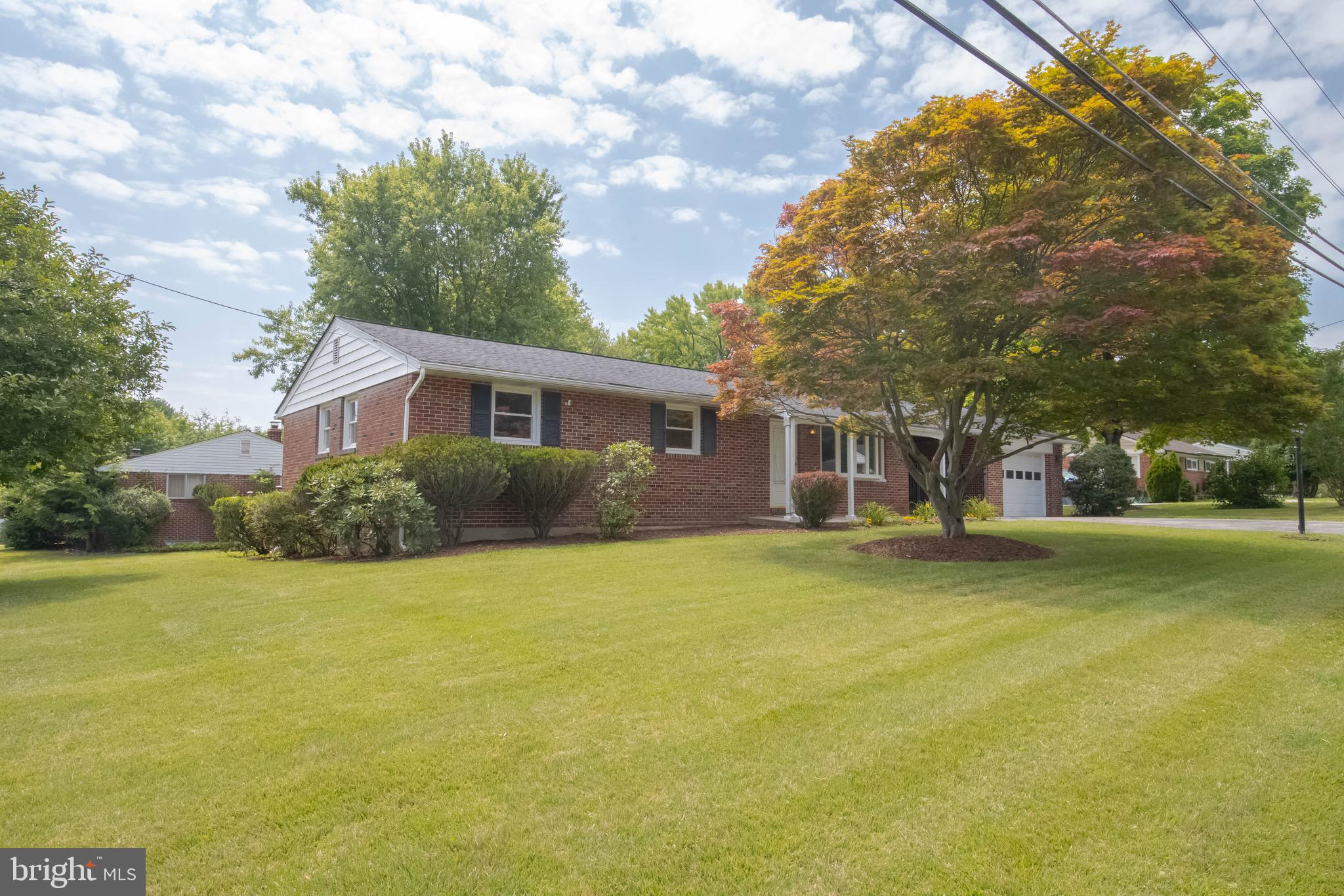 RICHLYN MANOR - Residential