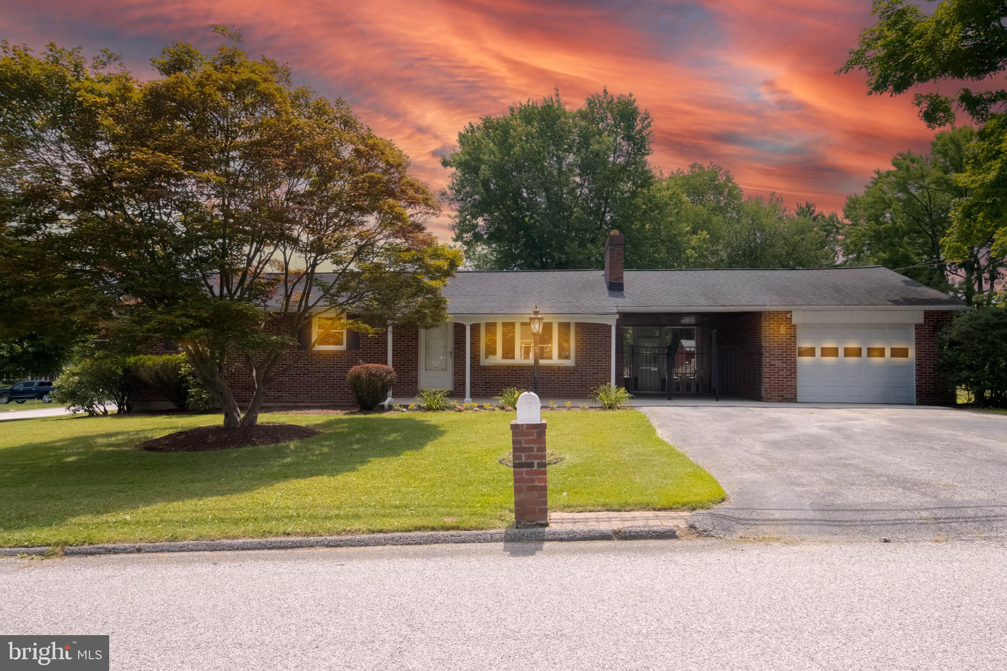 RICHLYN MANOR - Residential