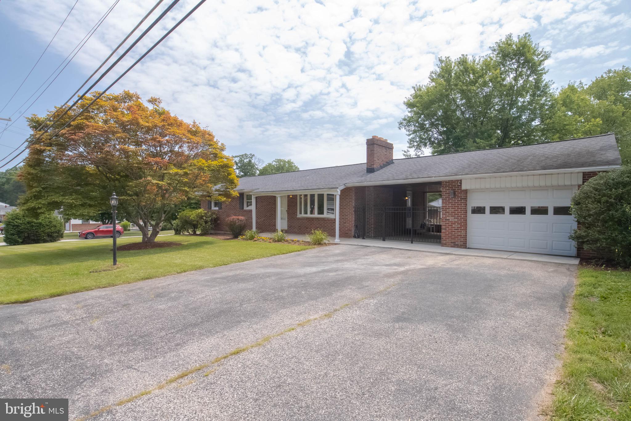 RICHLYN MANOR - Residential