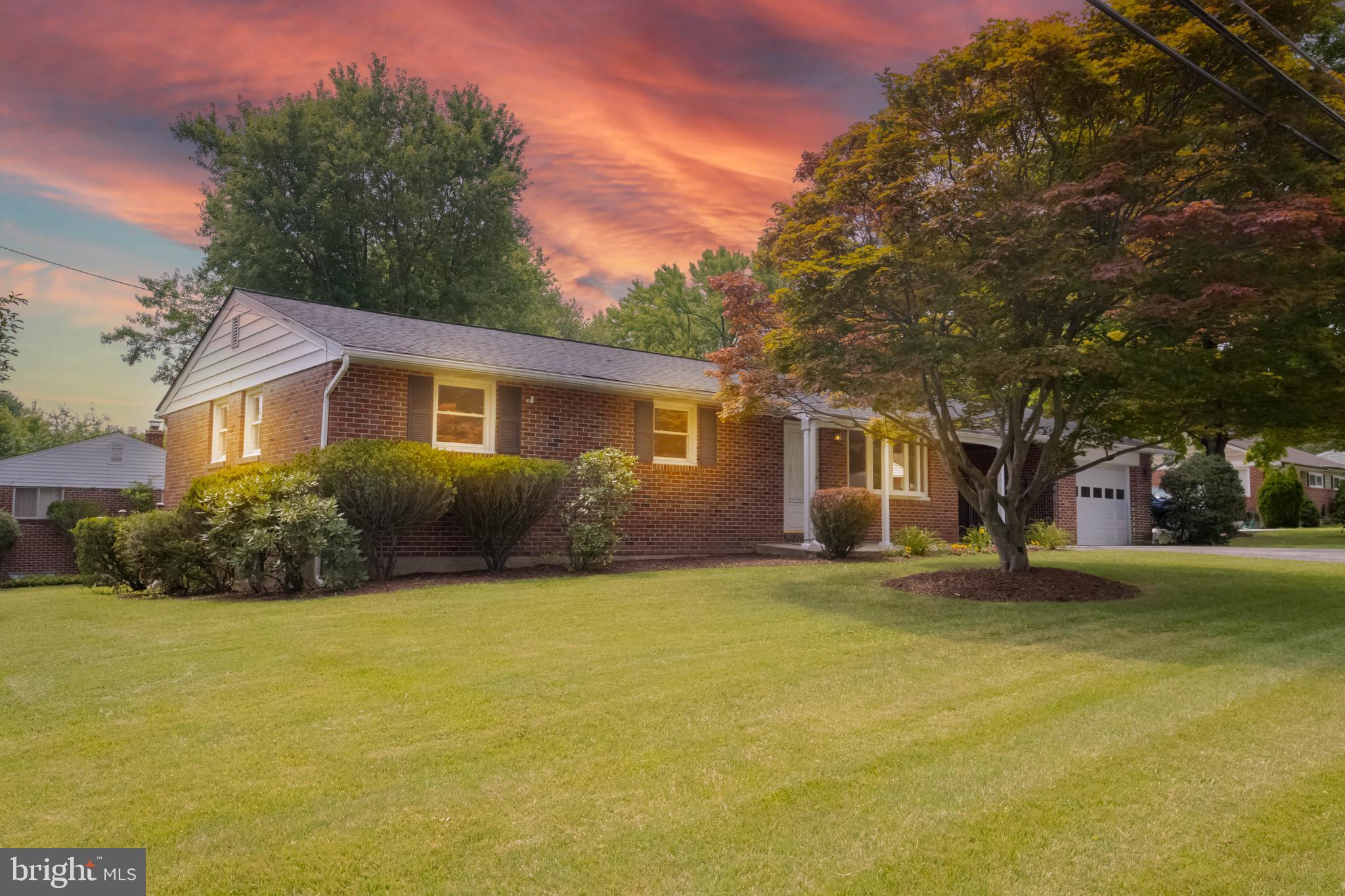 RICHLYN MANOR - Residential
