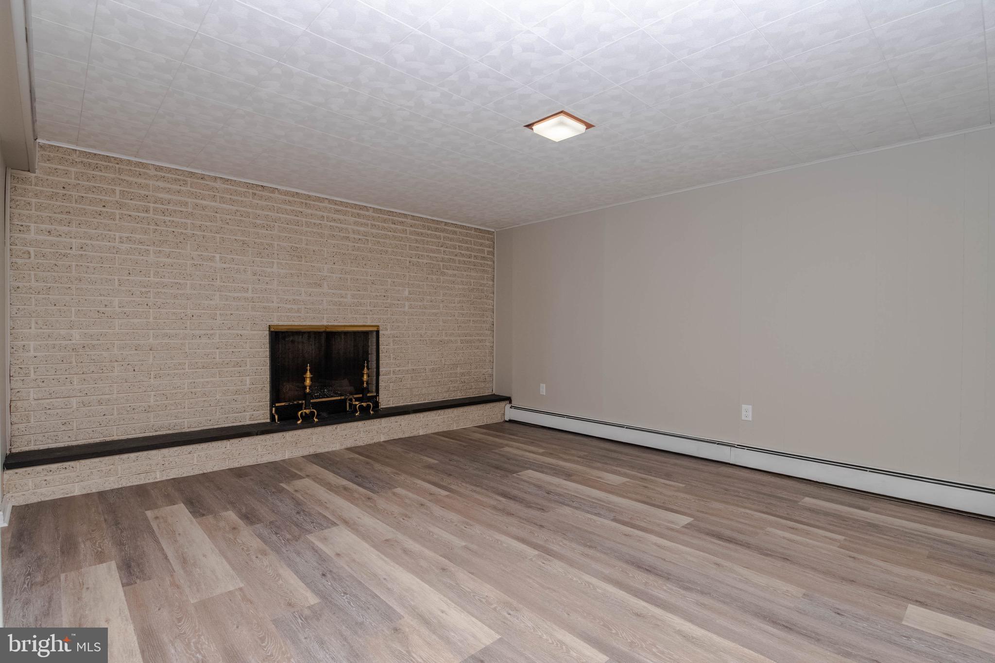 RICHLYN MANOR - Residential