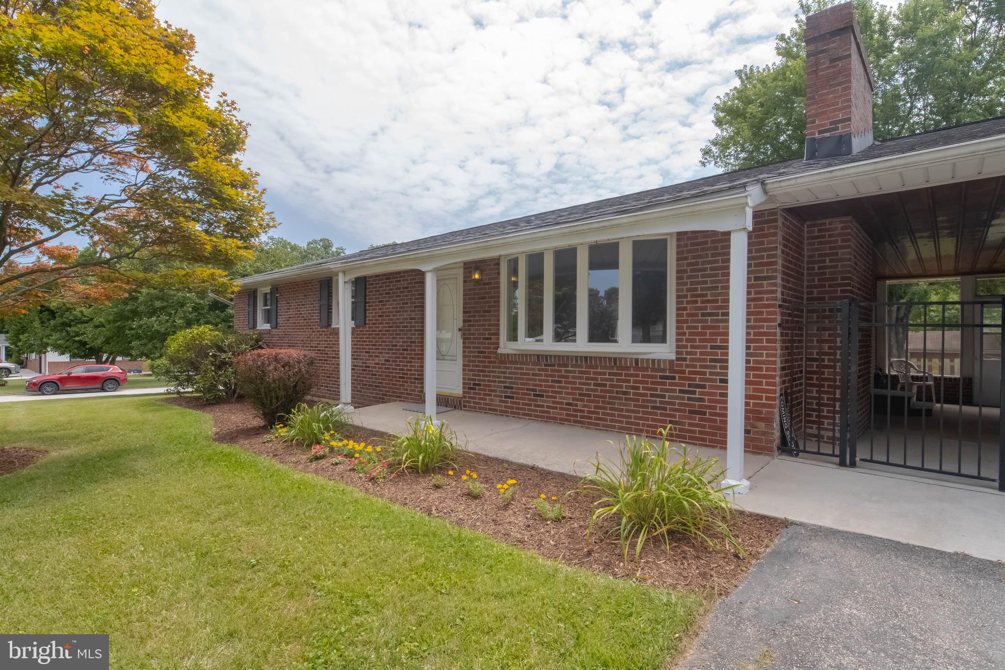 RICHLYN MANOR - Residential