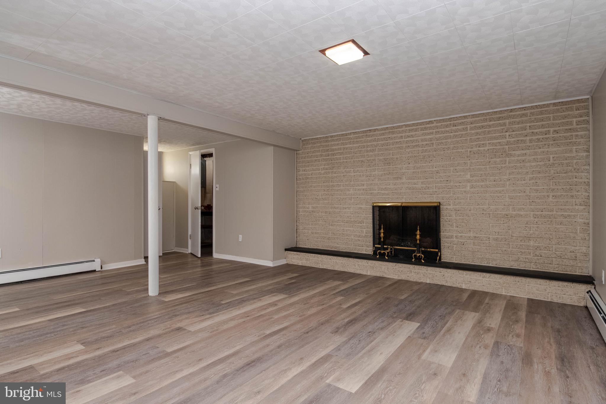 RICHLYN MANOR - Residential