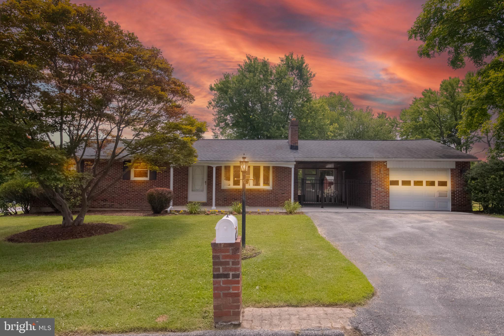 RICHLYN MANOR - Residential