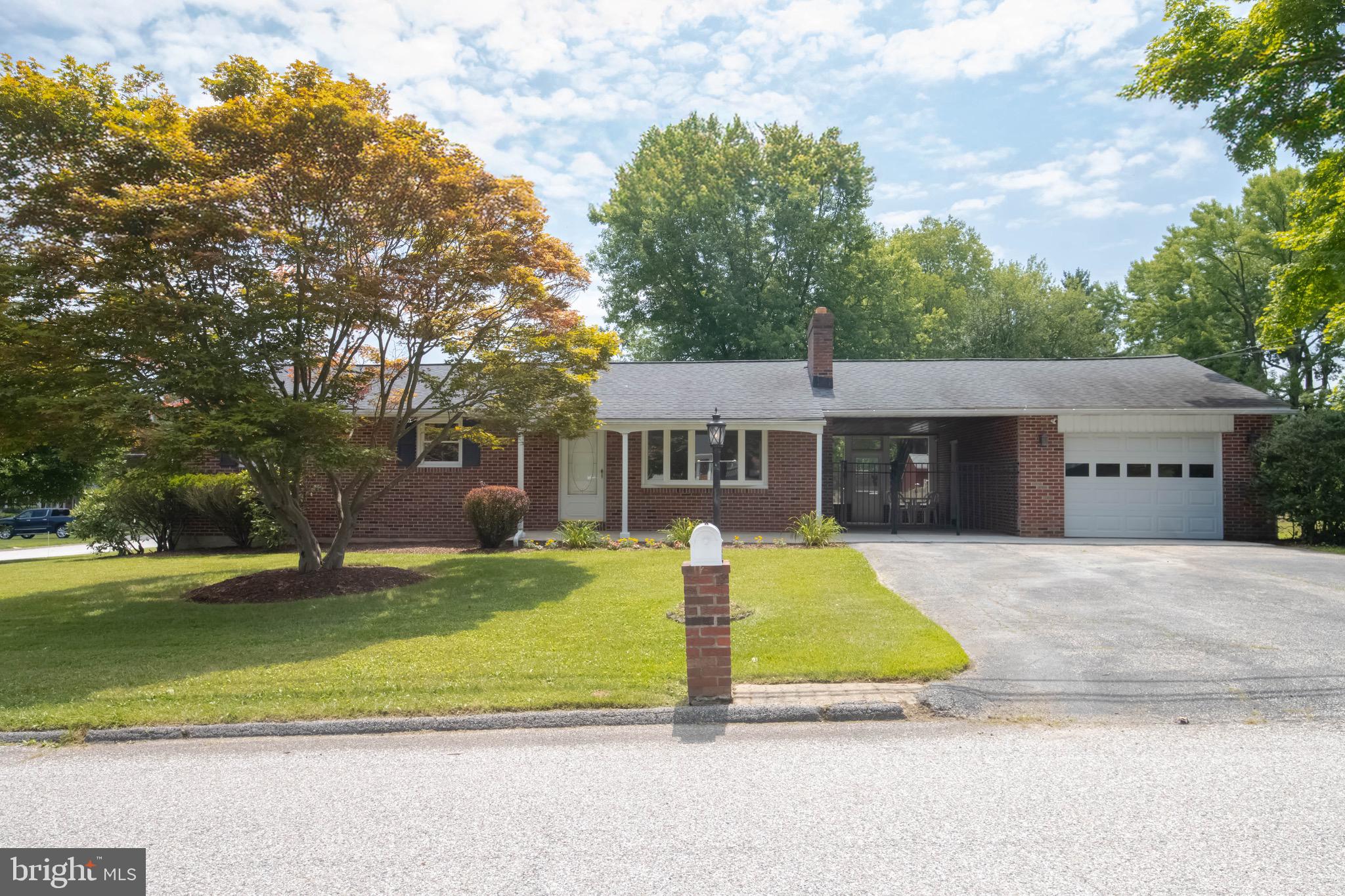 RICHLYN MANOR - Residential