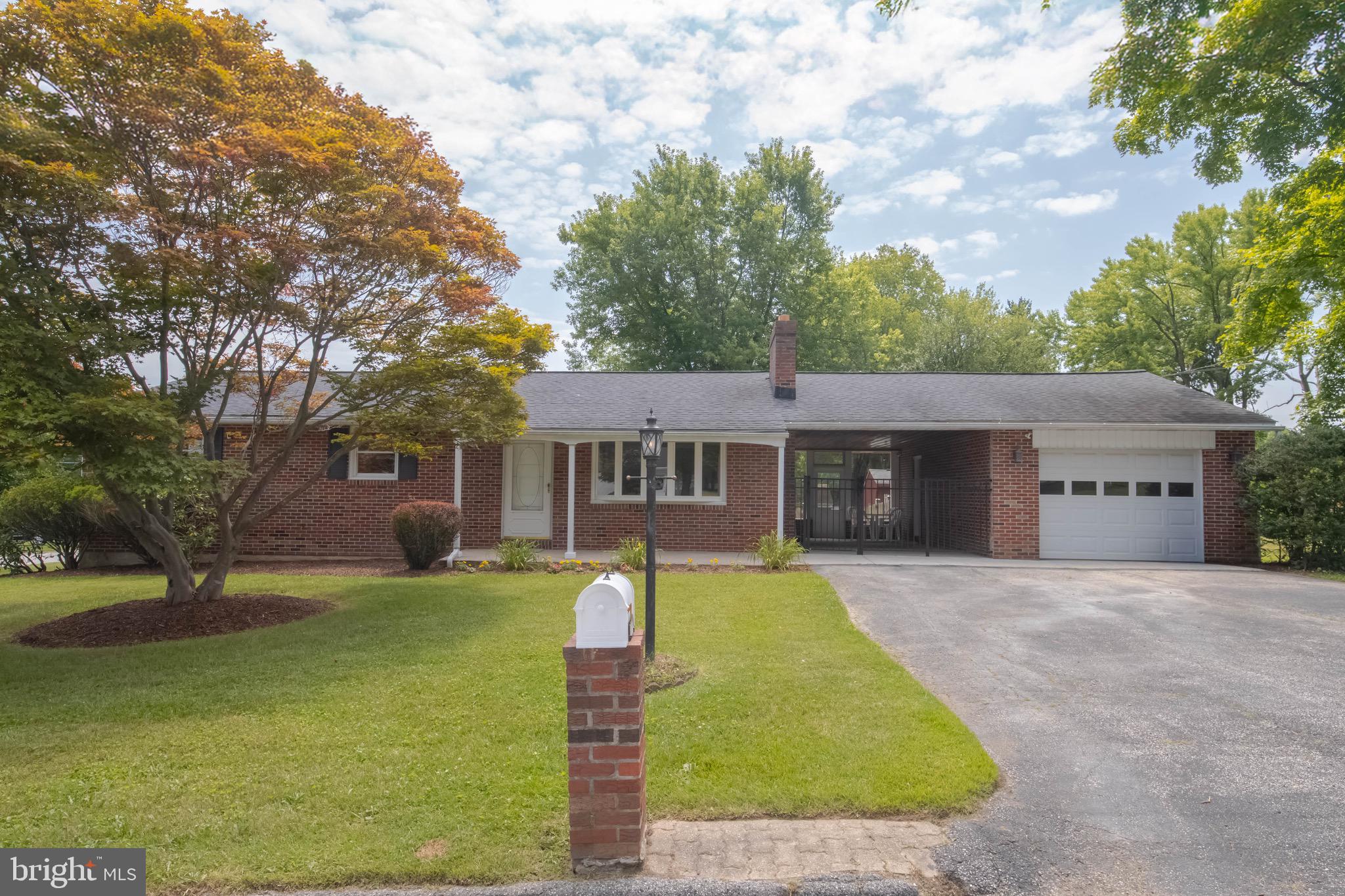 RICHLYN MANOR - Residential