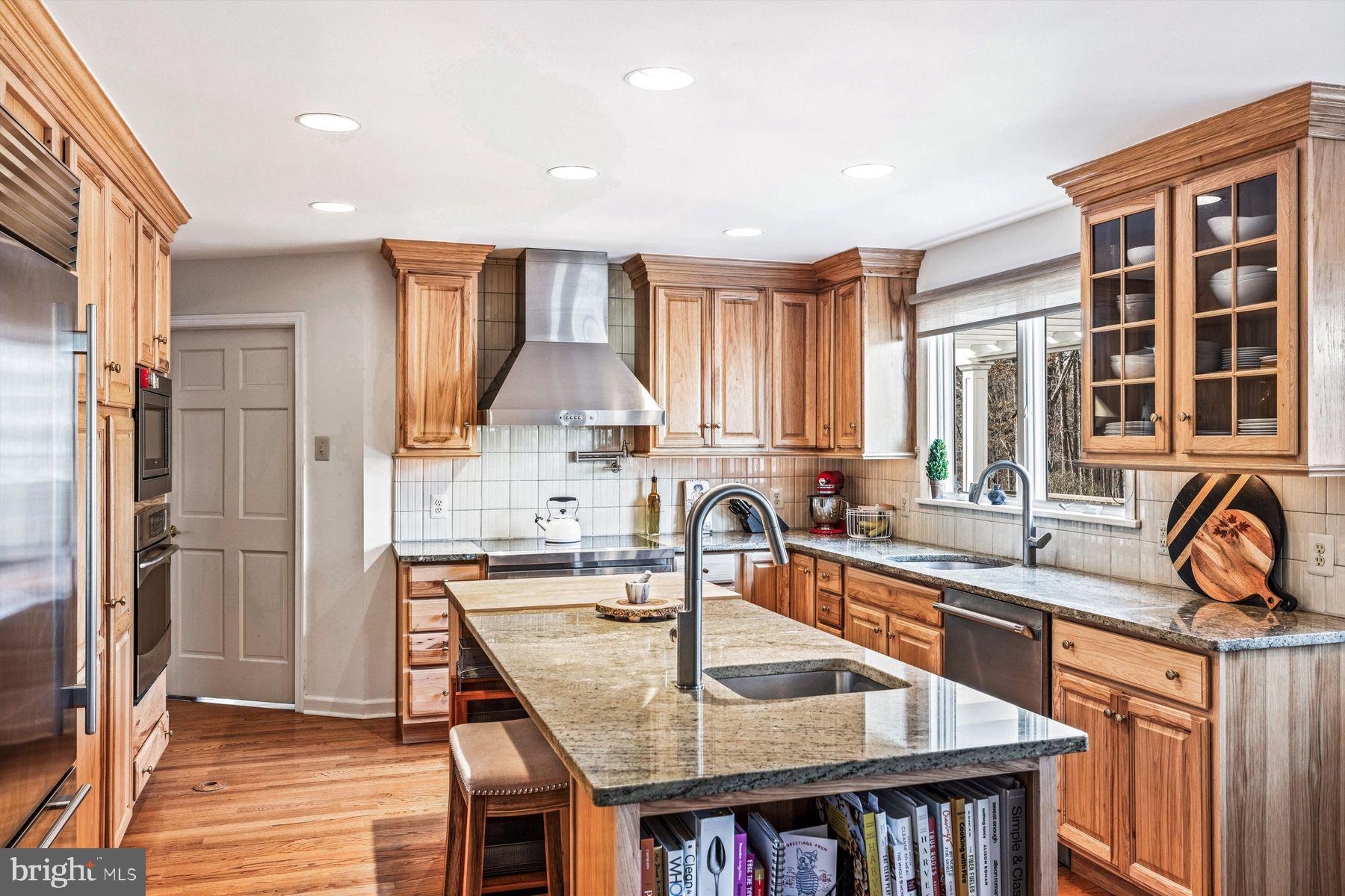 STONE MOUNT @ JERI - Residential