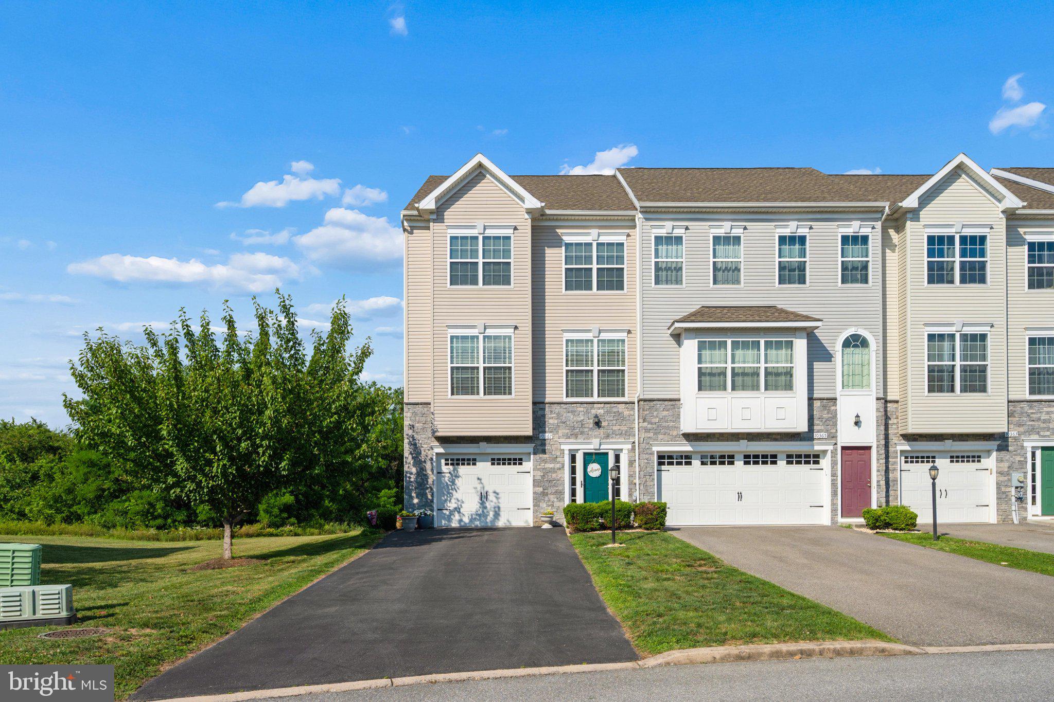 CARRIAGE HILL - Residential