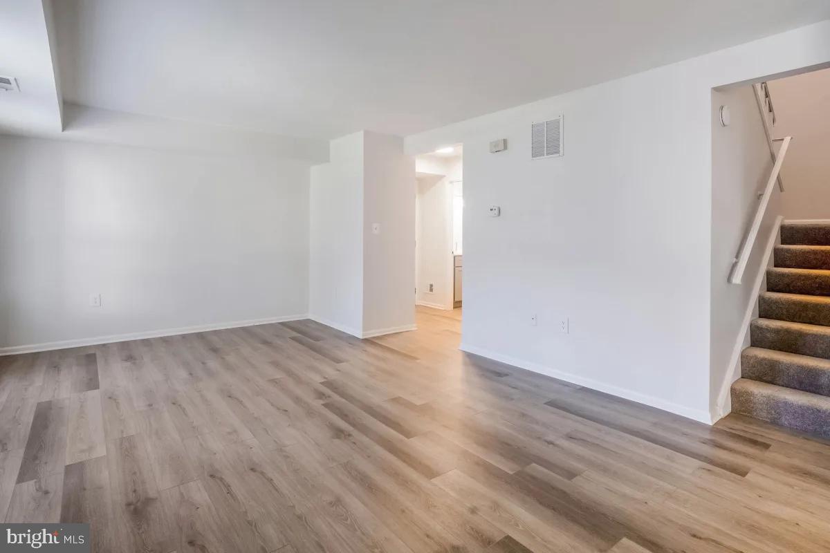 ROCKVILLE - Residential Lease