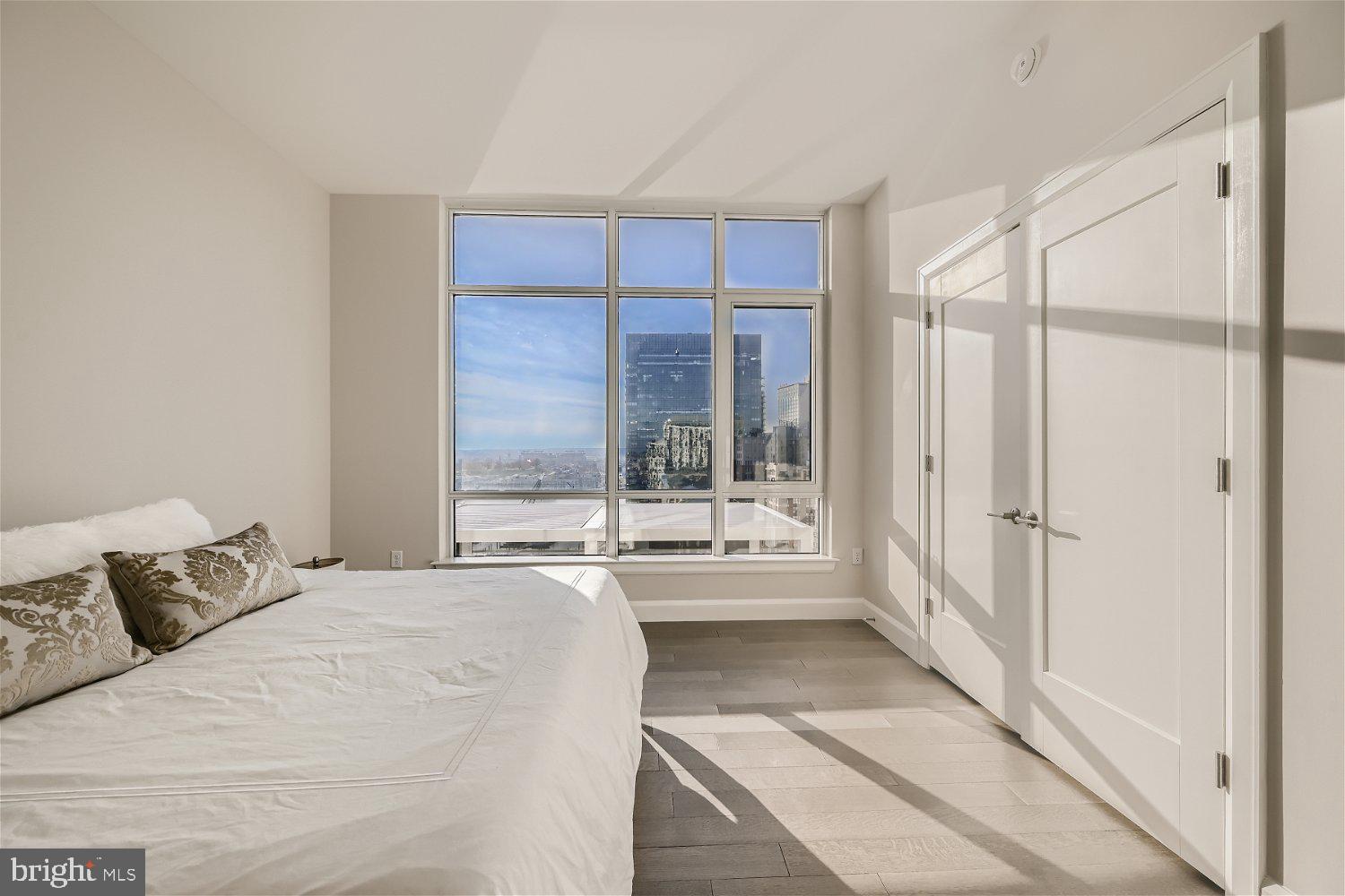 HARBOR EAST - Residential
