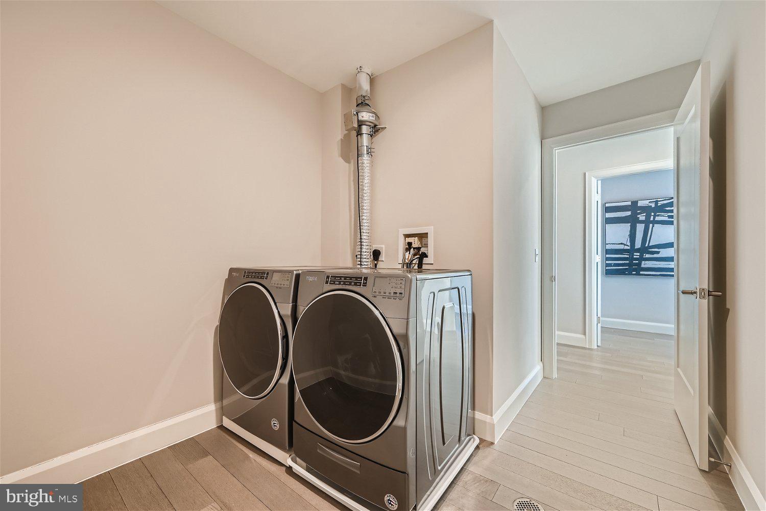 HARBOR EAST - Residential