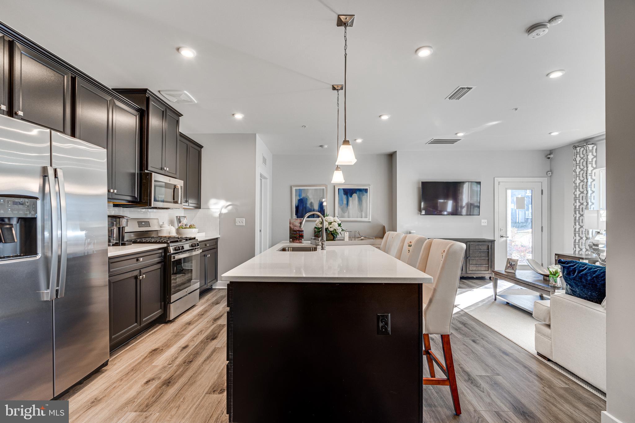 LOUDOUN VIEW CONDO FLATS - Residential Lease