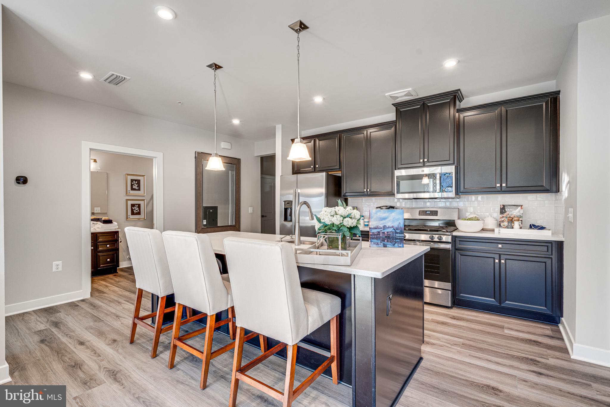 LOUDOUN VIEW CONDO FLATS - Residential Lease