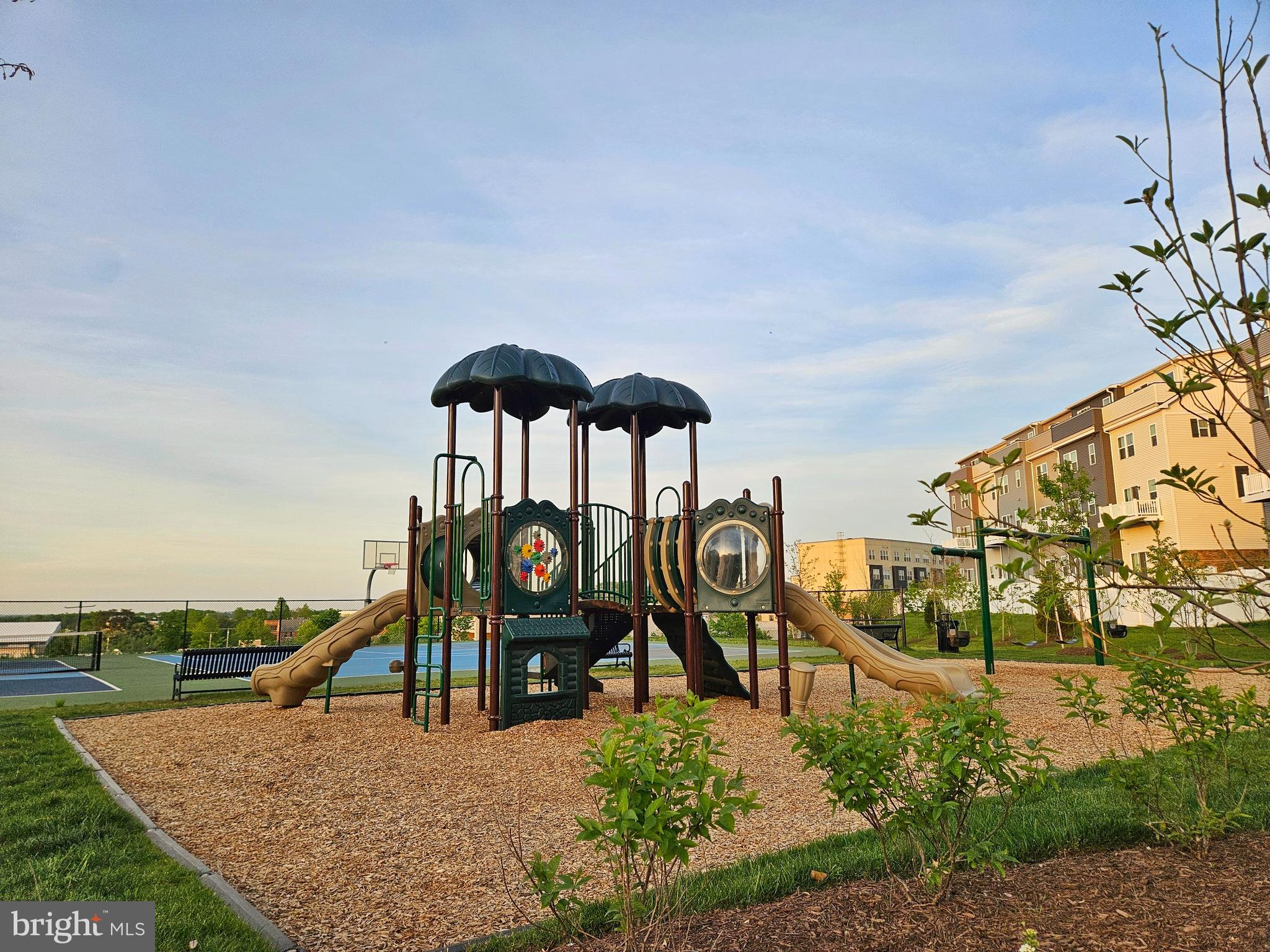 LOUDOUN VIEW CONDO FLATS - Residential Lease