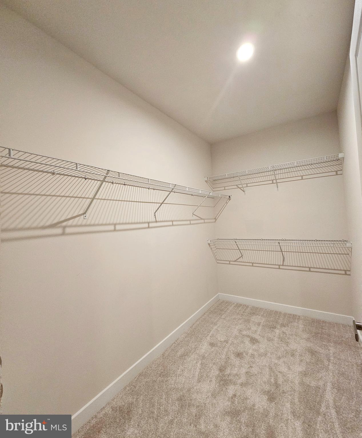 LOUDOUN VIEW CONDO FLATS - Residential Lease