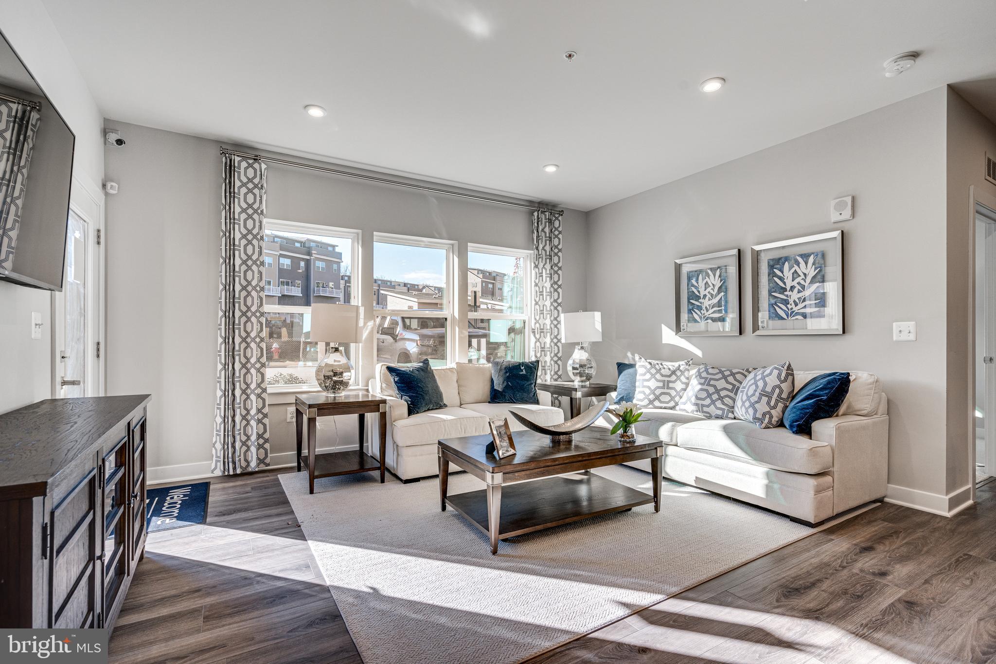 LOUDOUN VIEW CONDO FLATS - Residential Lease