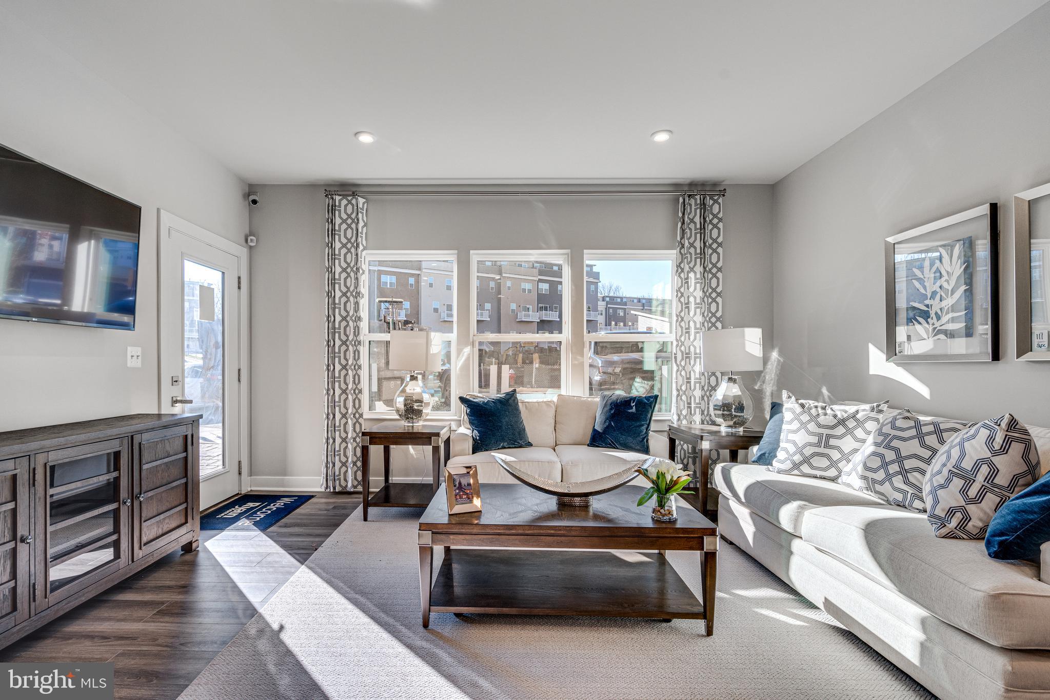 LOUDOUN VIEW CONDO FLATS - Residential Lease