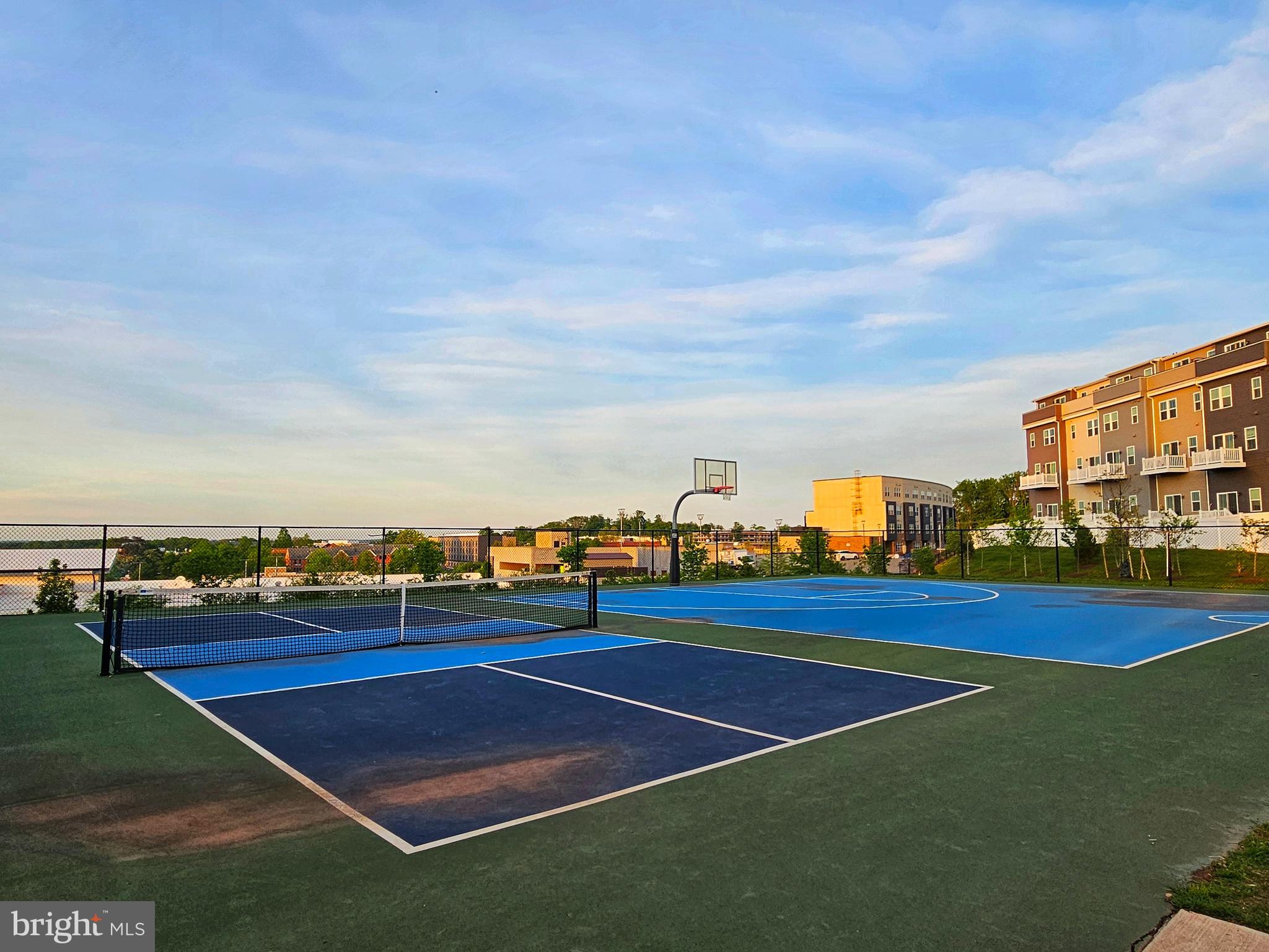 LOUDOUN VIEW CONDO FLATS - Residential Lease