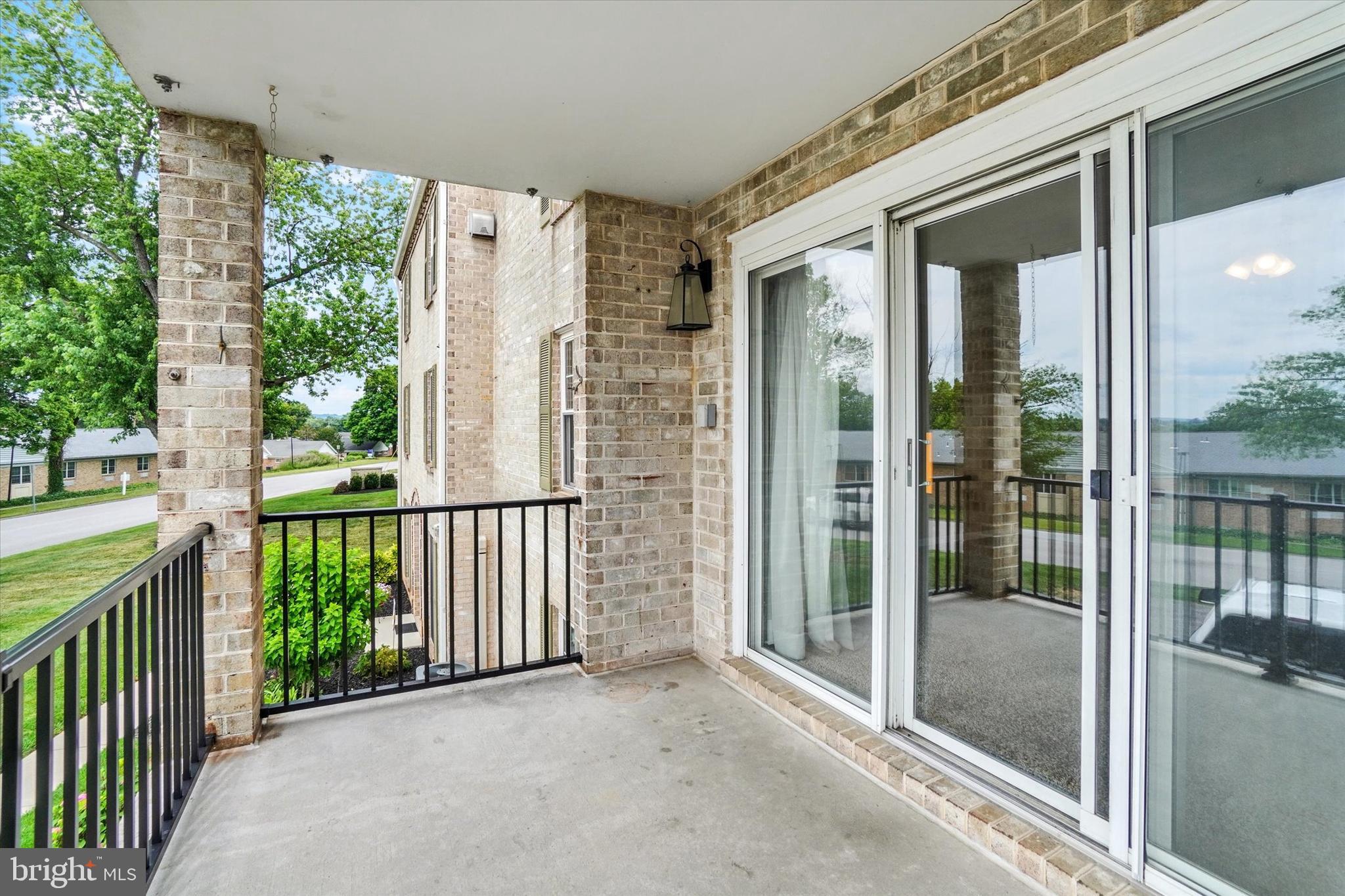 BROCKIE GREEN CONDOS - Residential