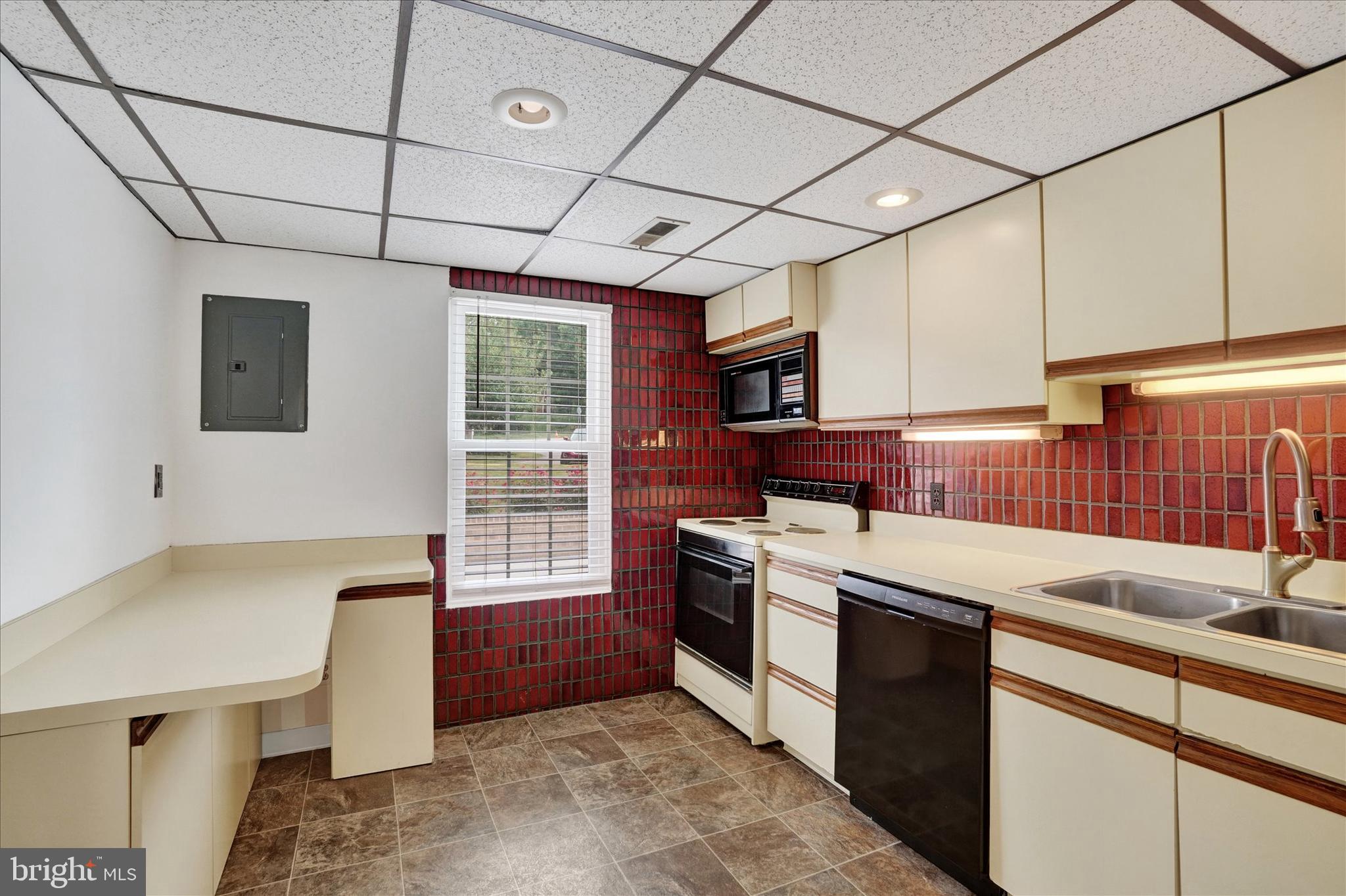 BROCKIE GREEN CONDOS - Residential