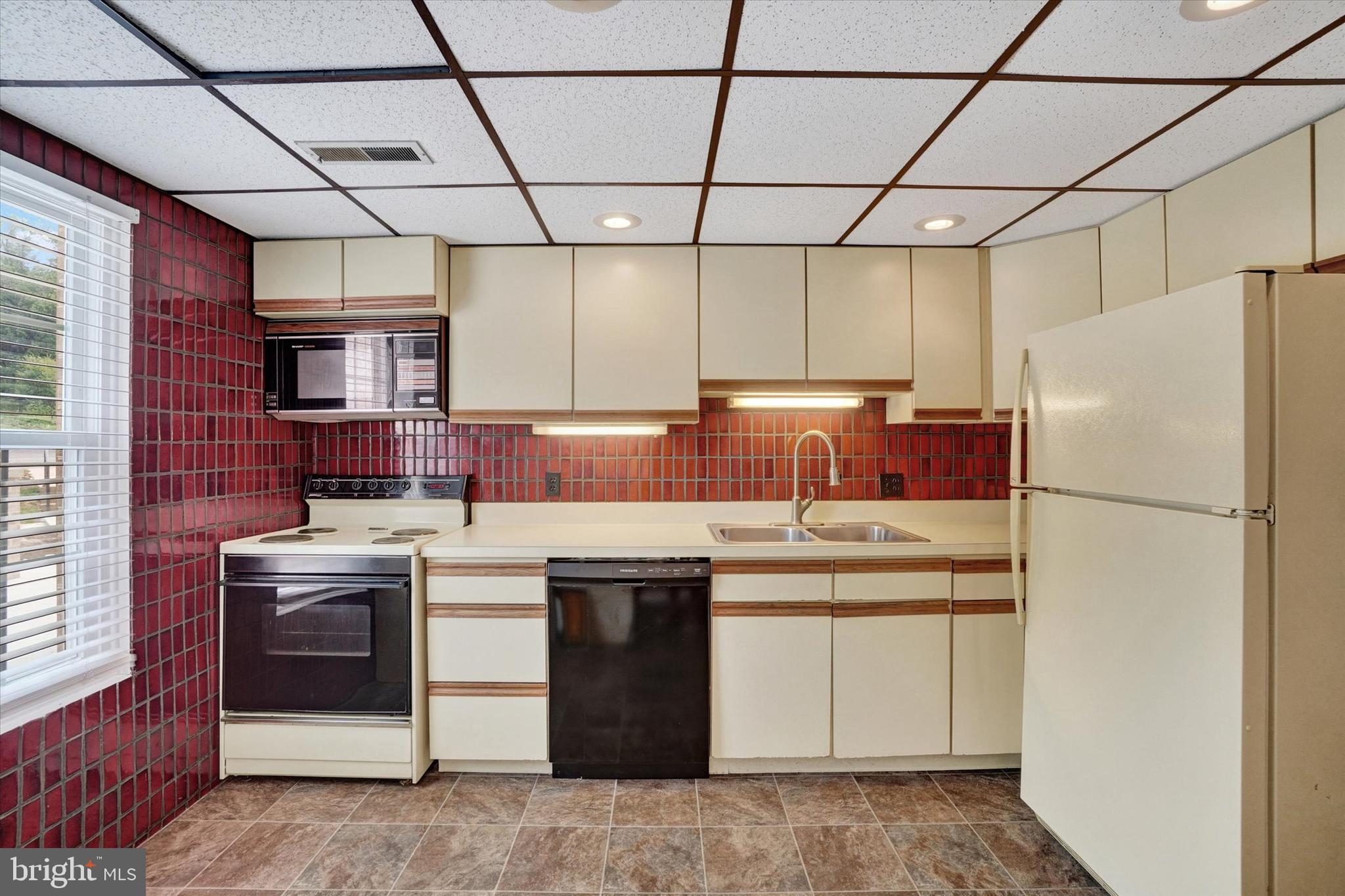 BROCKIE GREEN CONDOS - Residential