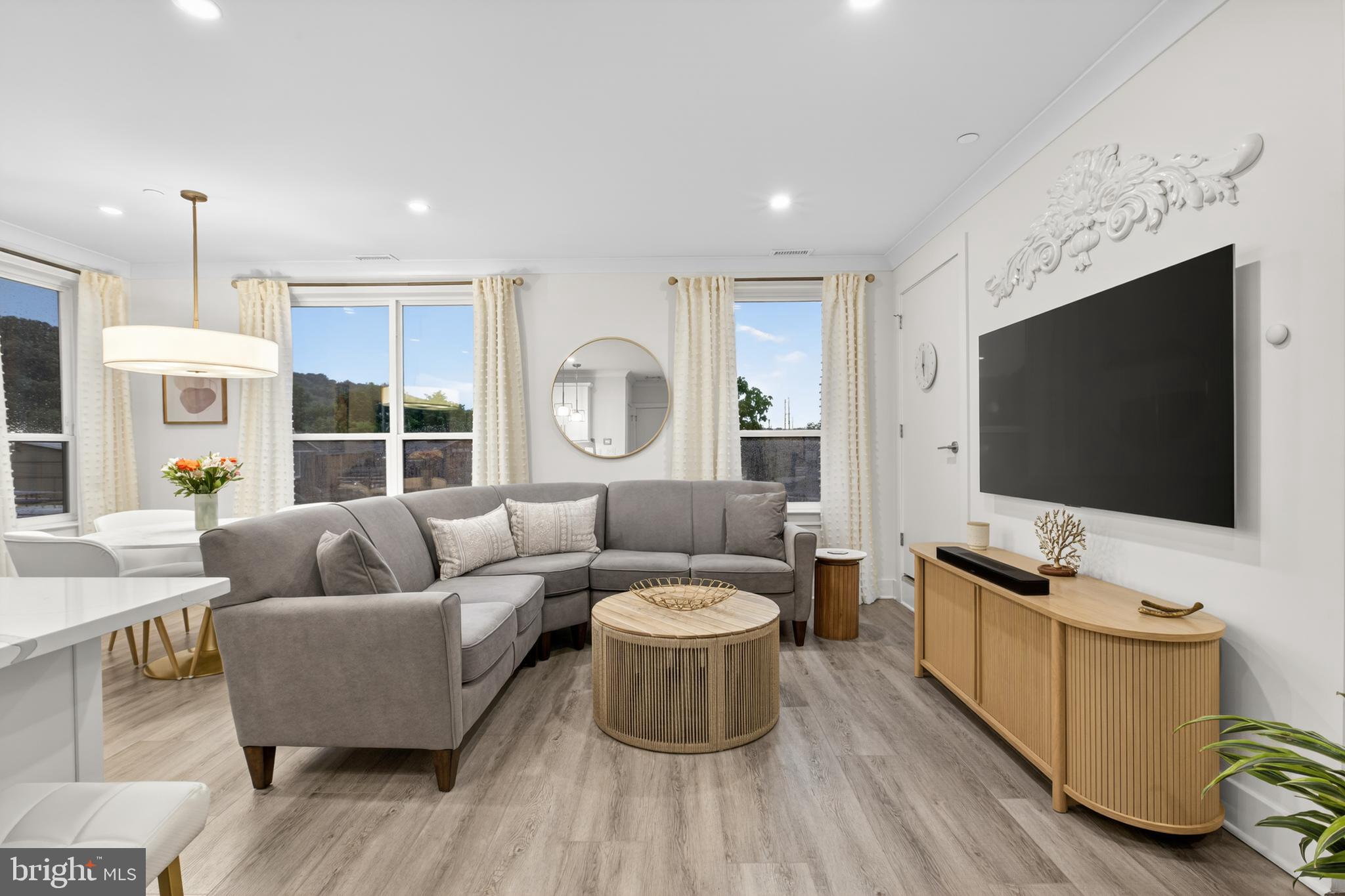 RIVER PLACE - Residential