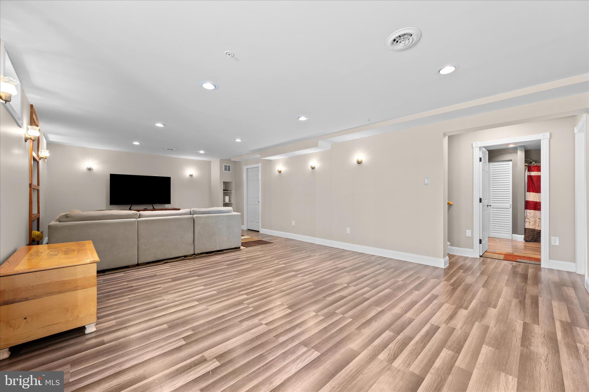 ROYAL OAKS - Residential