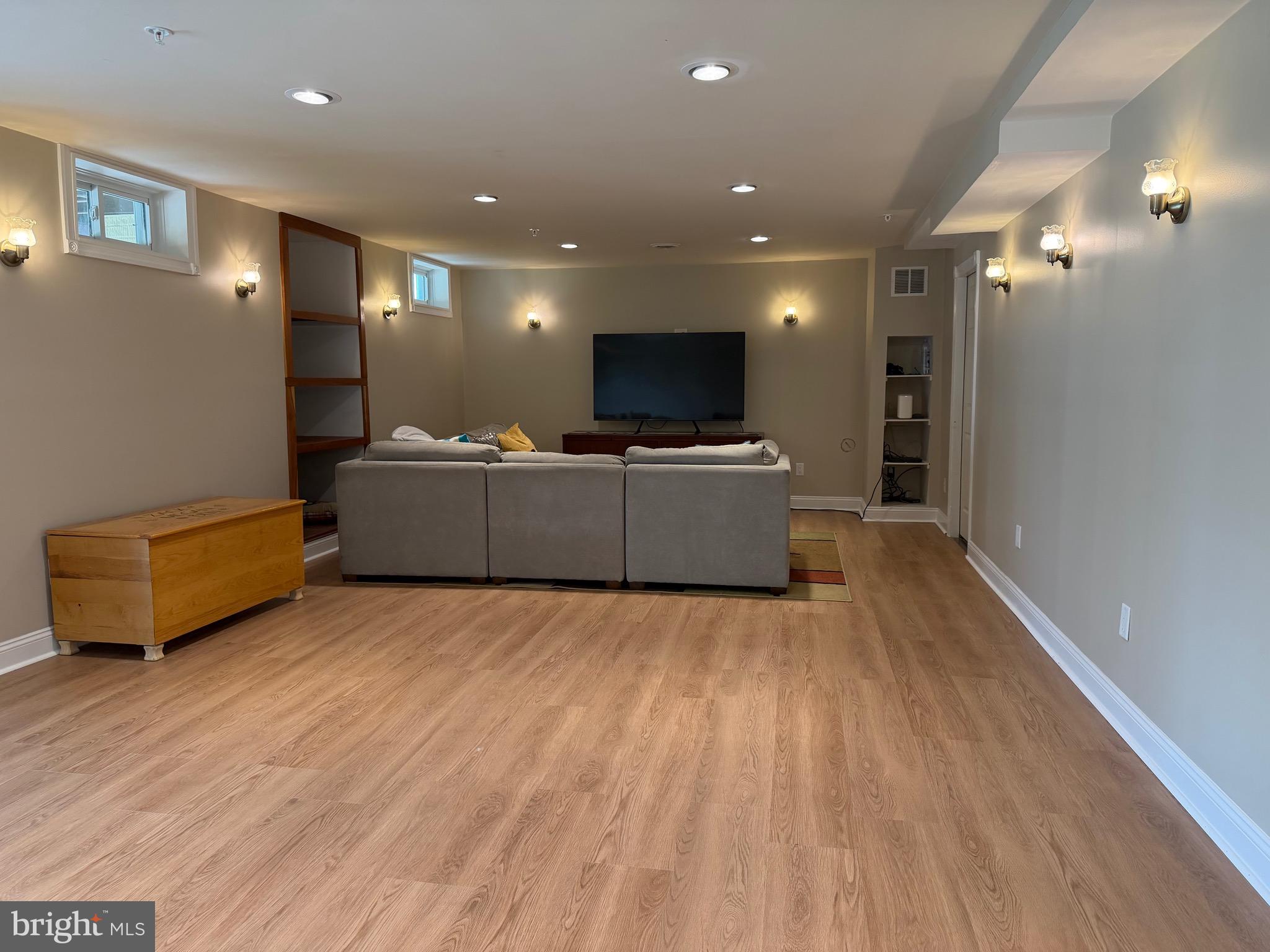 ROYAL OAKS - Residential