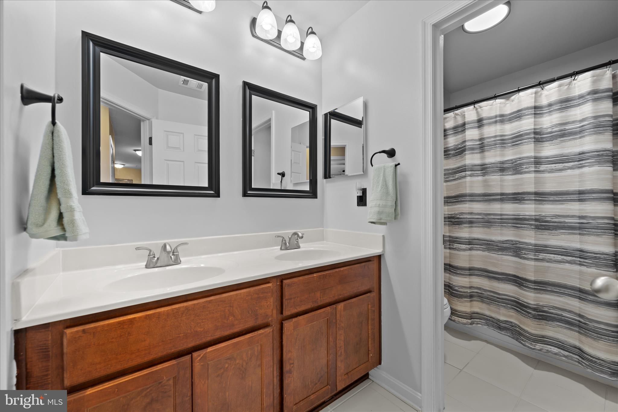ROYAL OAKS - Residential