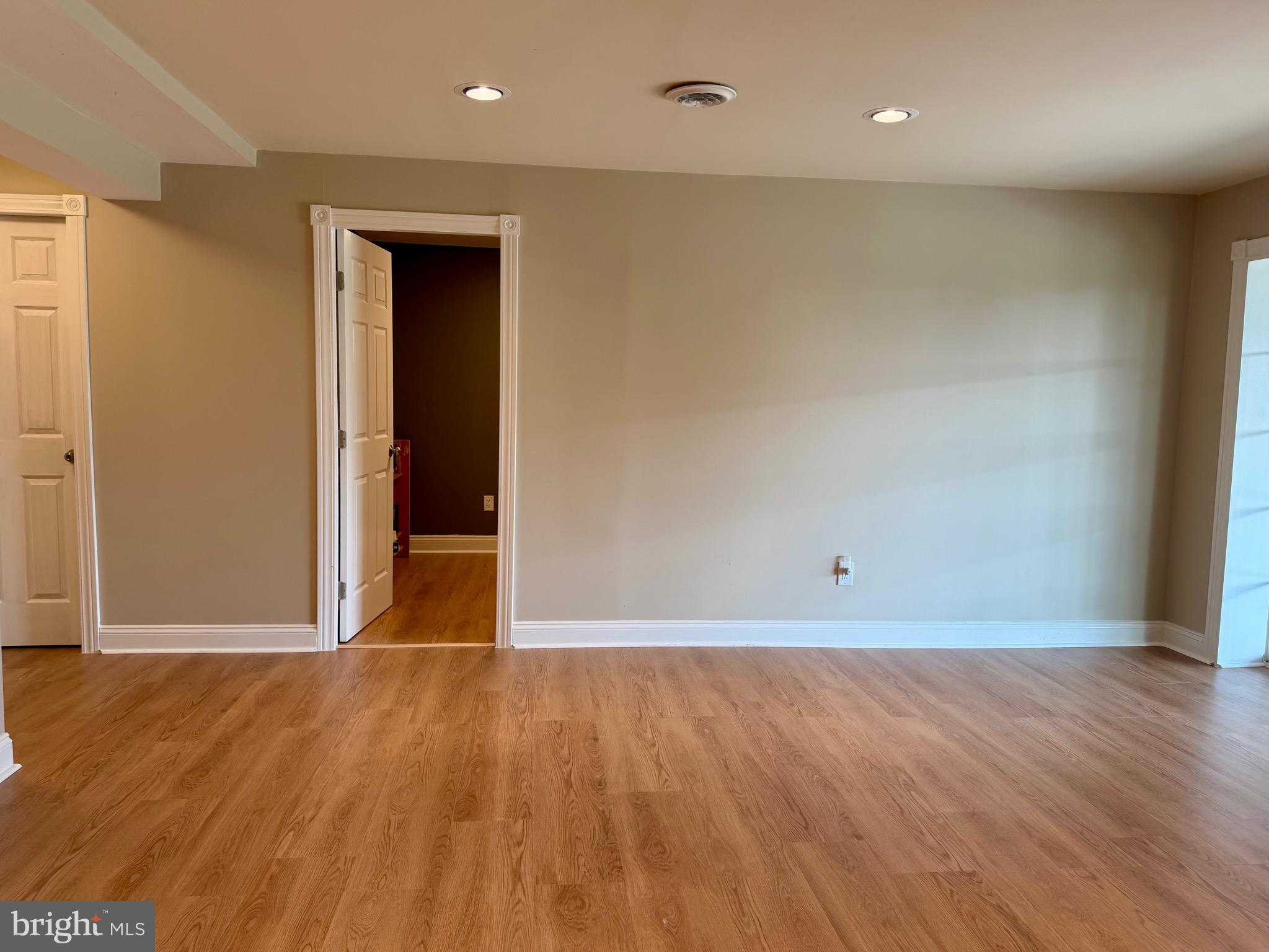 ROYAL OAKS - Residential