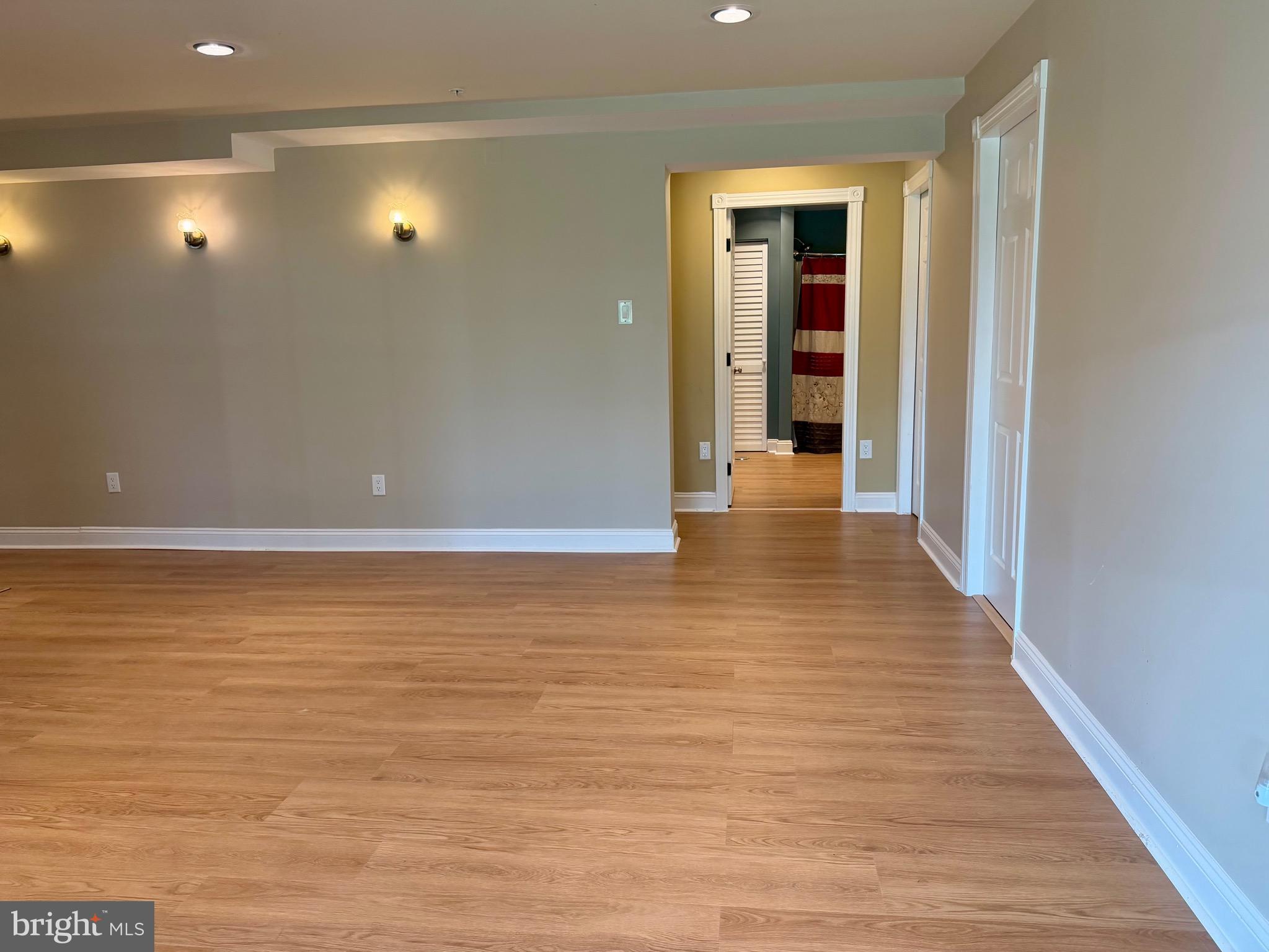 ROYAL OAKS - Residential