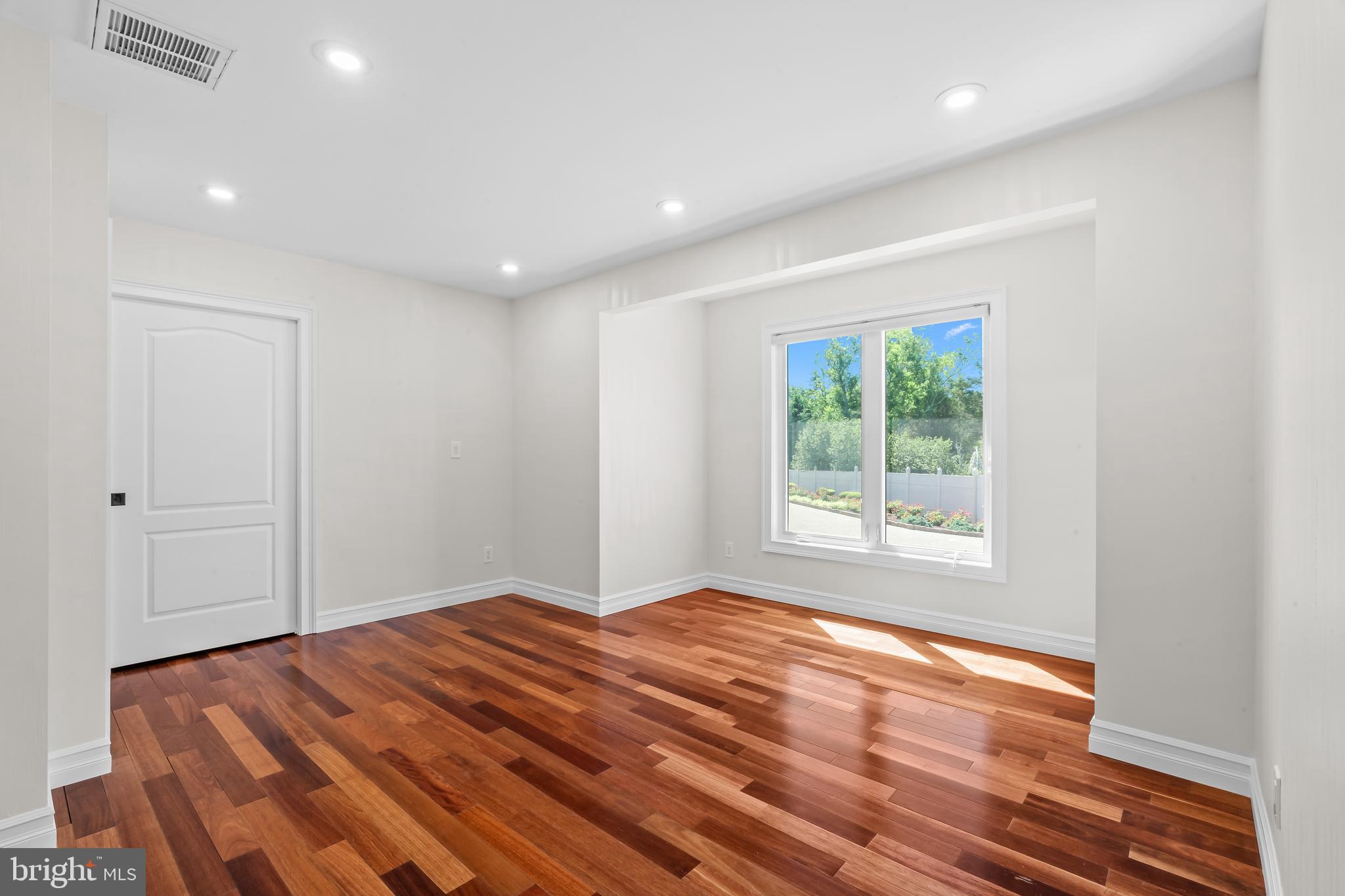 WASHINGTON CROSSING - Residential
