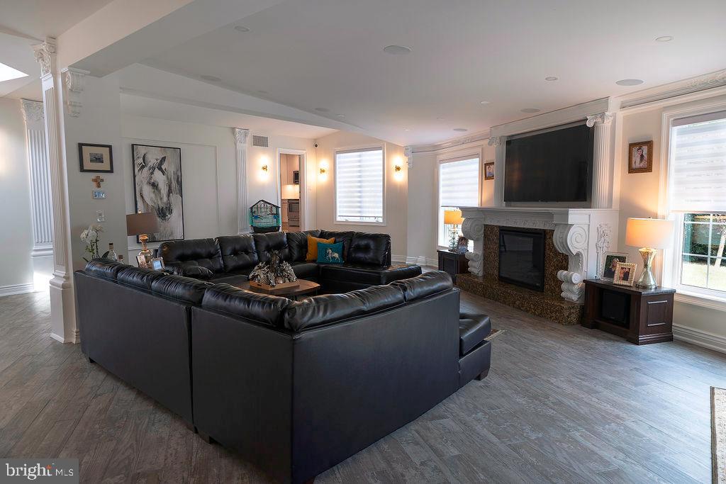 WASHINGTON CROSSING - Residential