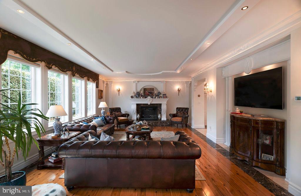 WASHINGTON CROSSING - Residential