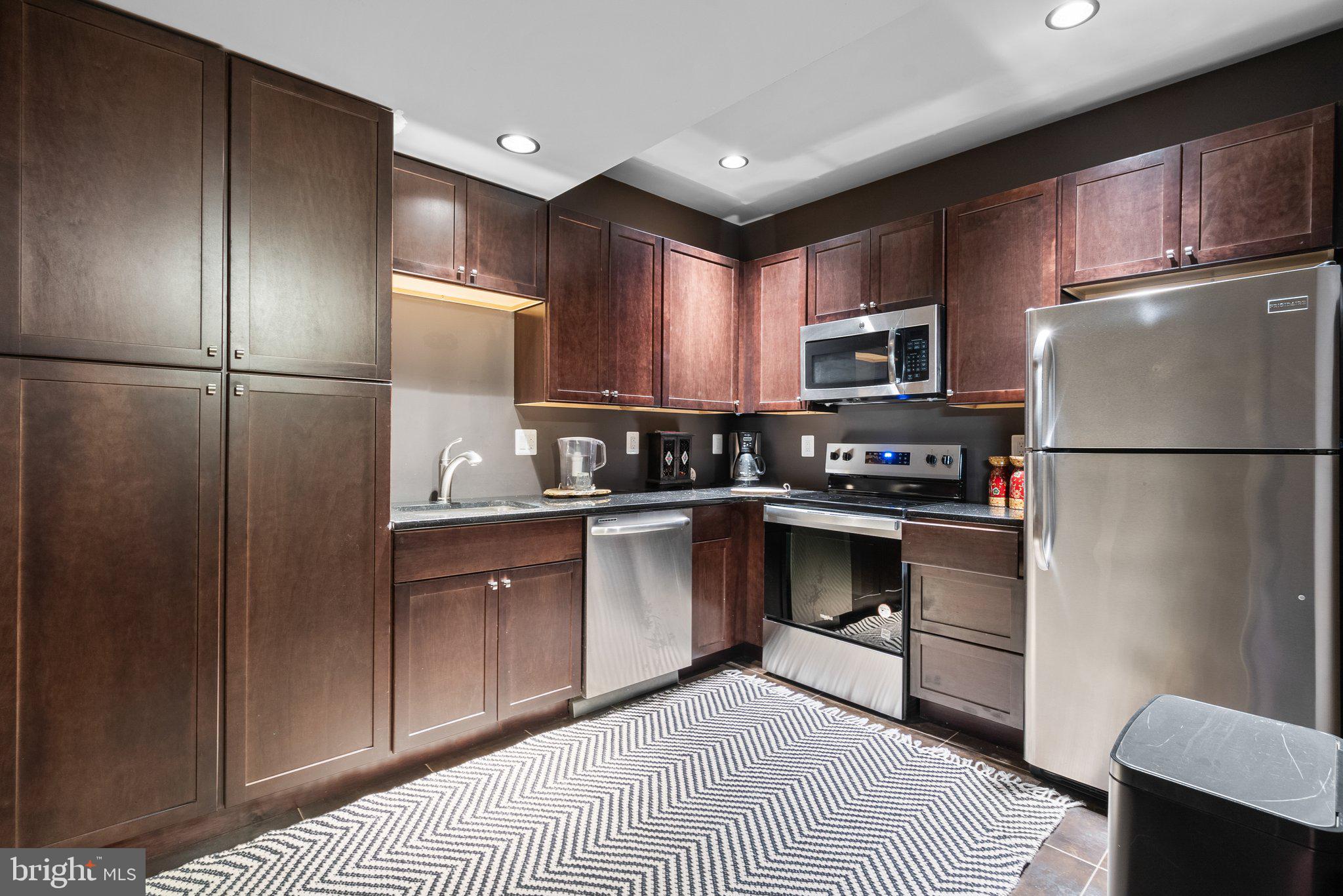 GLEN MILL KNOLLS - Residential