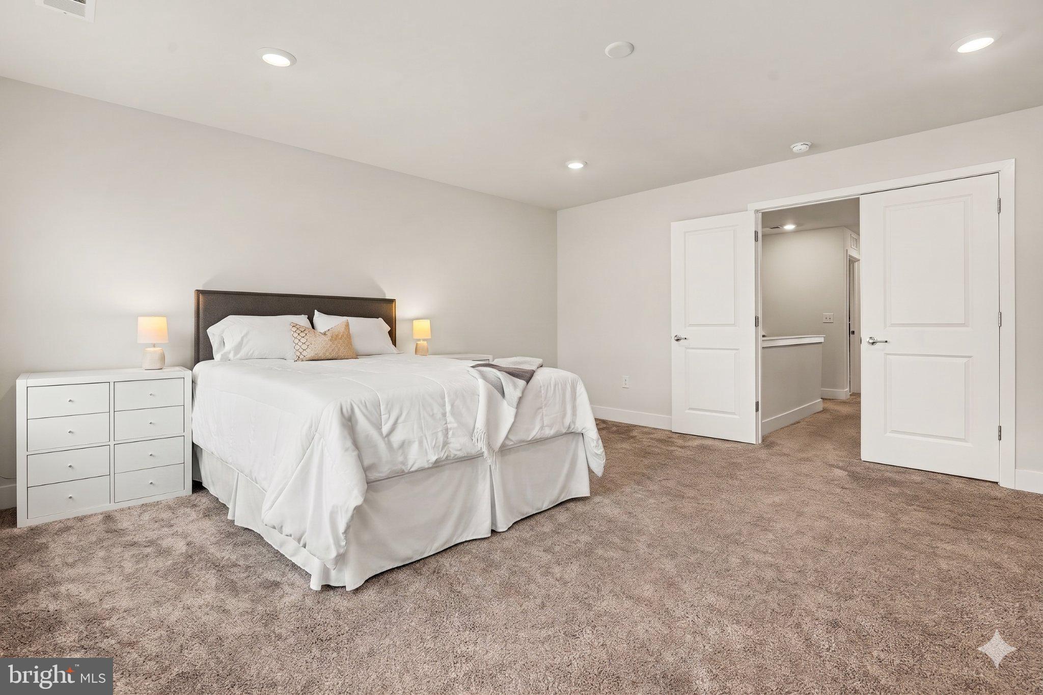 STEELPOINTE - Residential