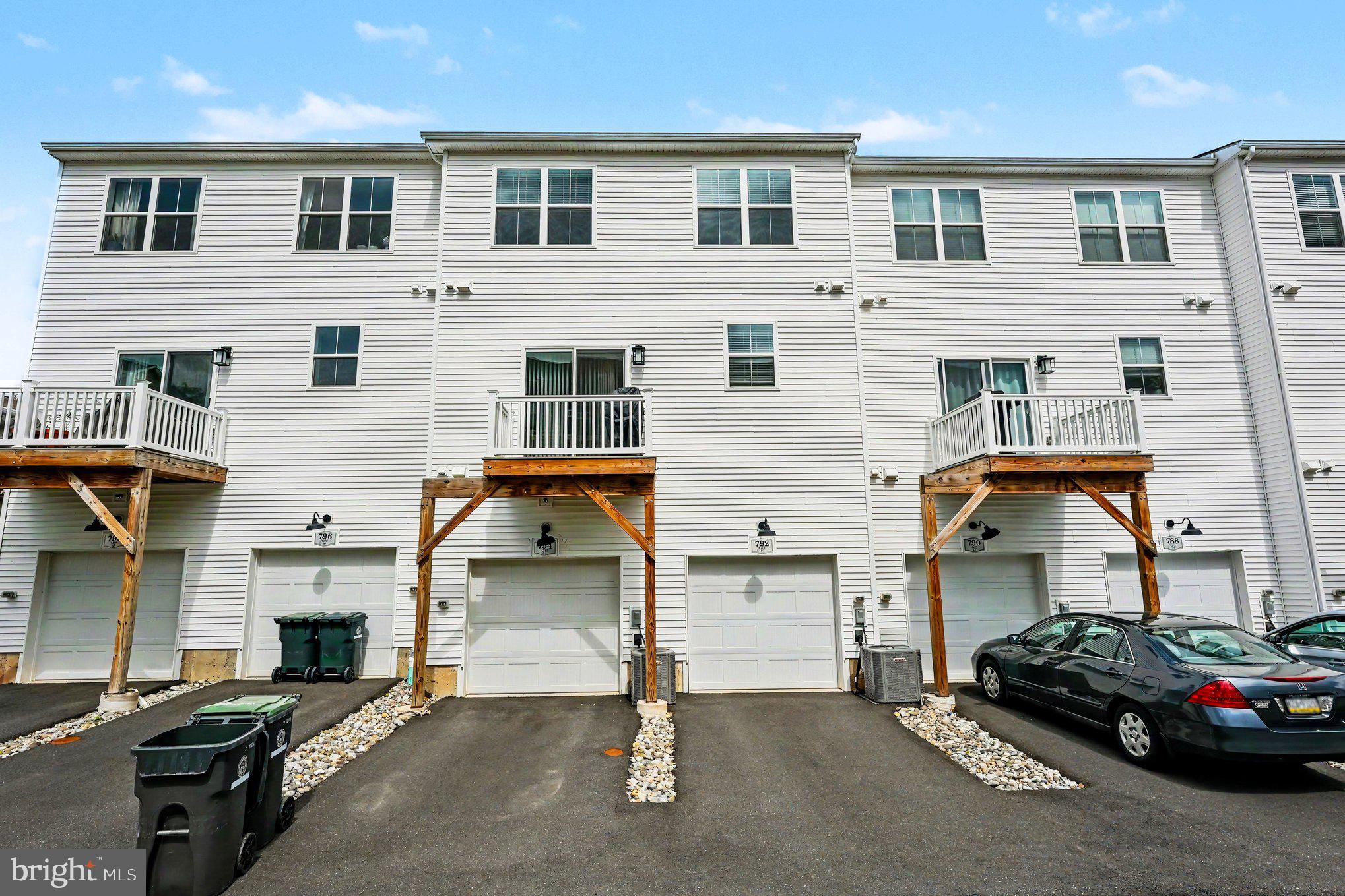 STEELPOINTE - Residential